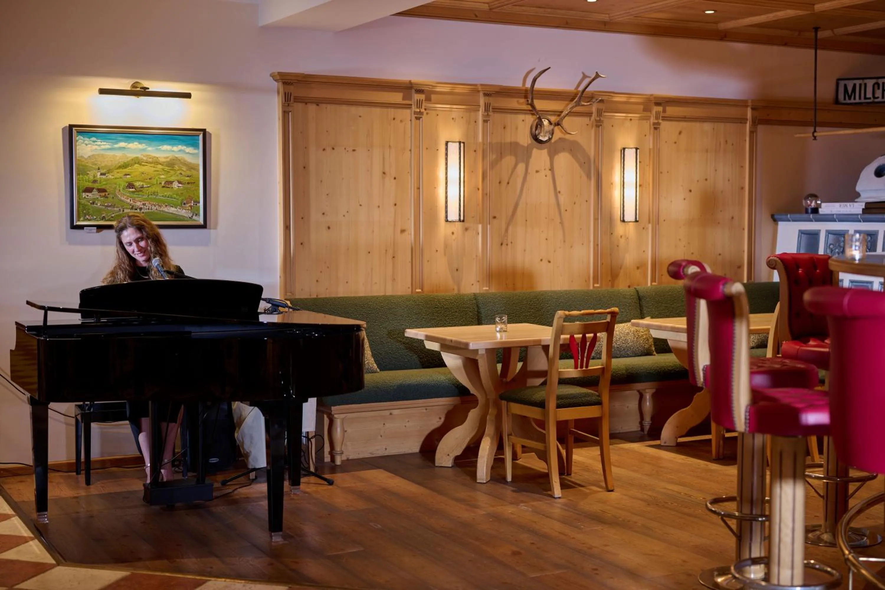 Lounge or bar in The Glacier Hotel - ex Eurotel Victoria -