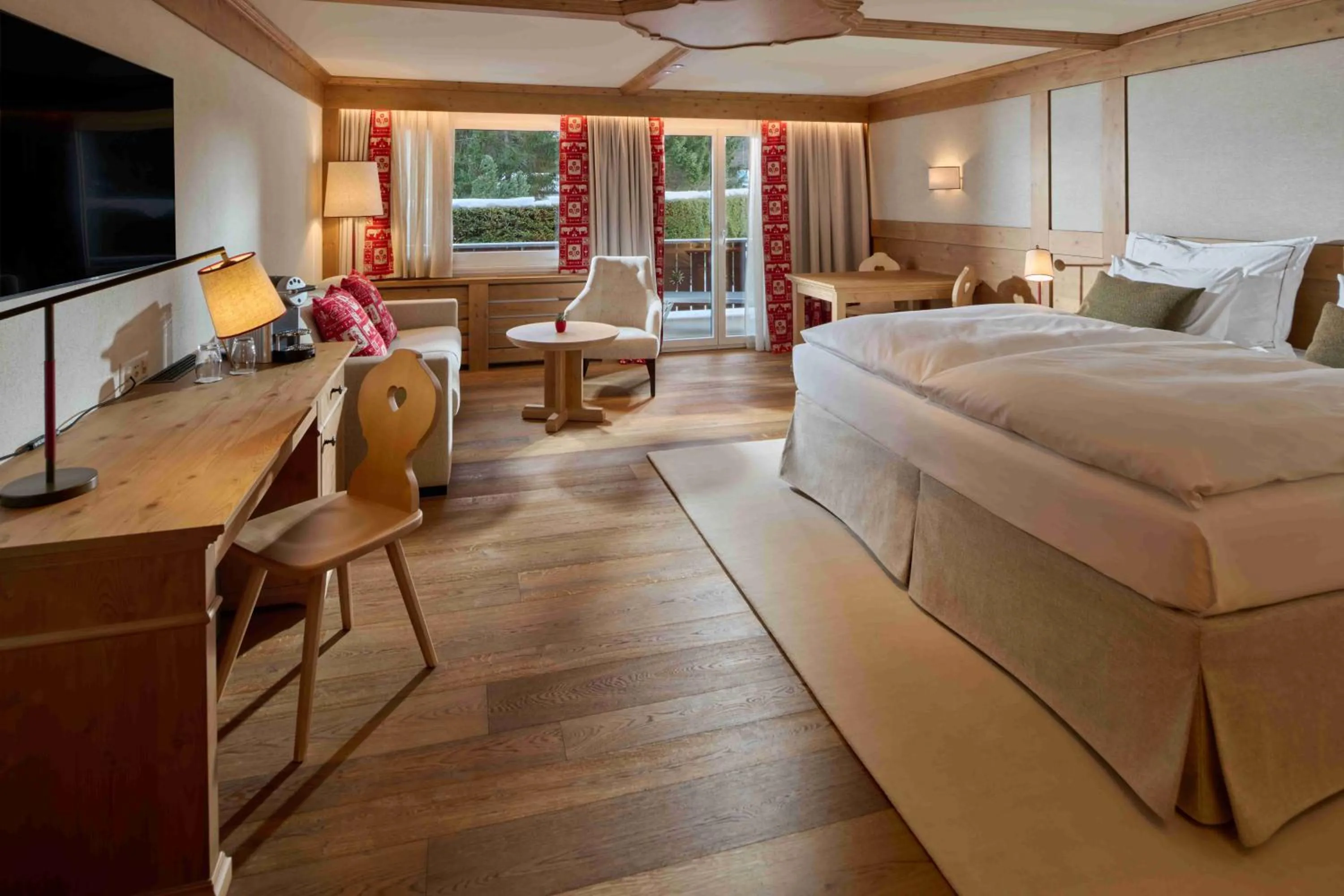 Bedroom, Bed in The Glacier Hotel - ex Eurotel Victoria -