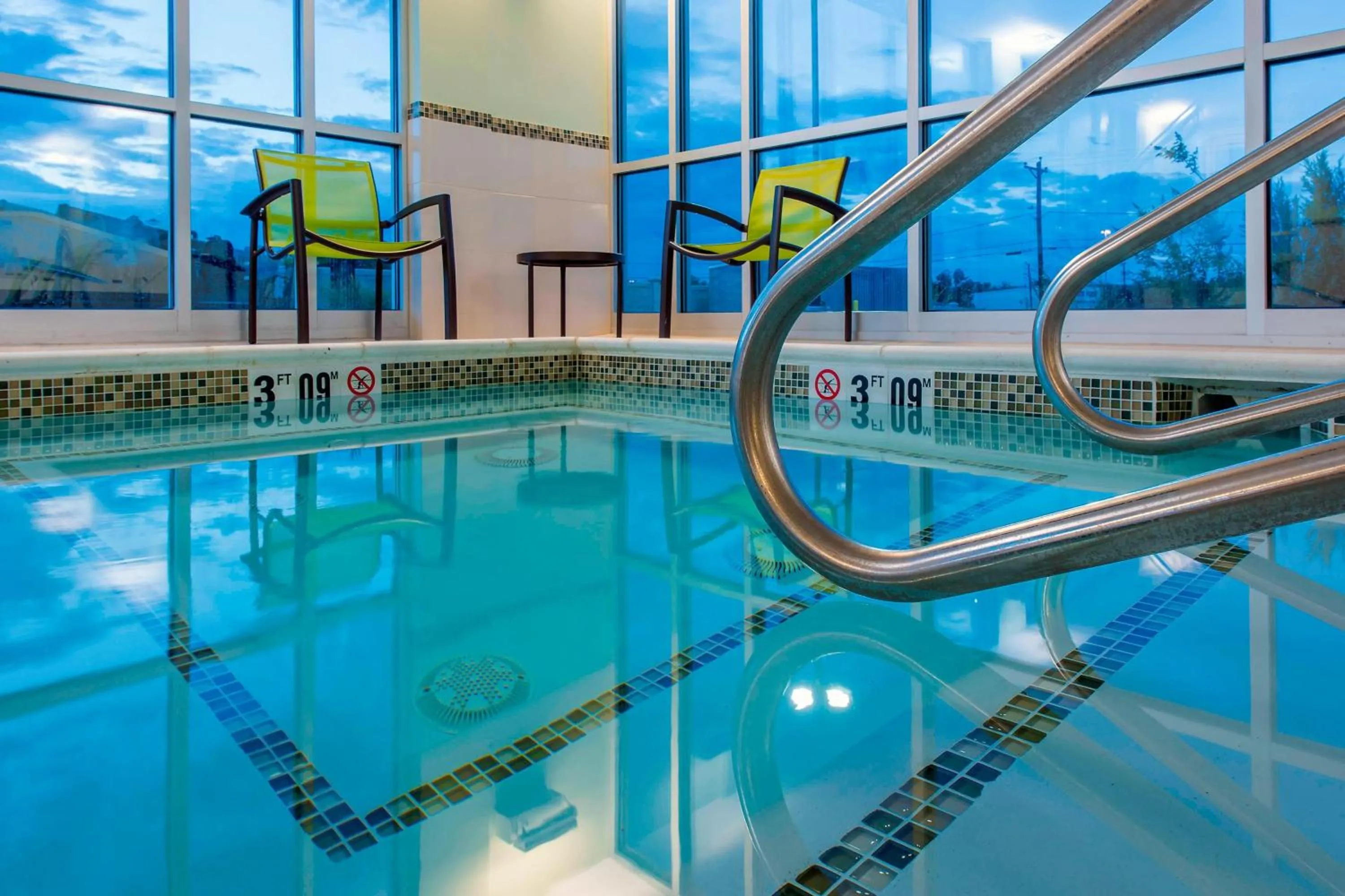 Swimming pool in SpringHill Suites by Marriott Gallup