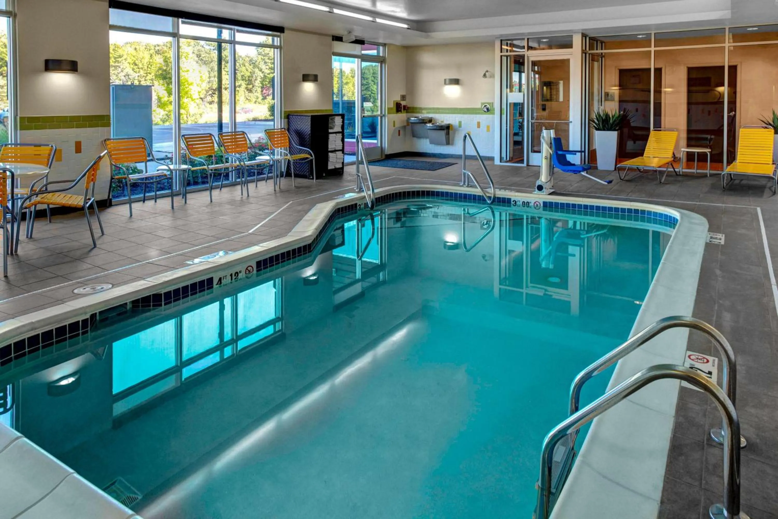 Swimming pool in Fairfield Inn & Suites by Marriott Lansing at Eastwood