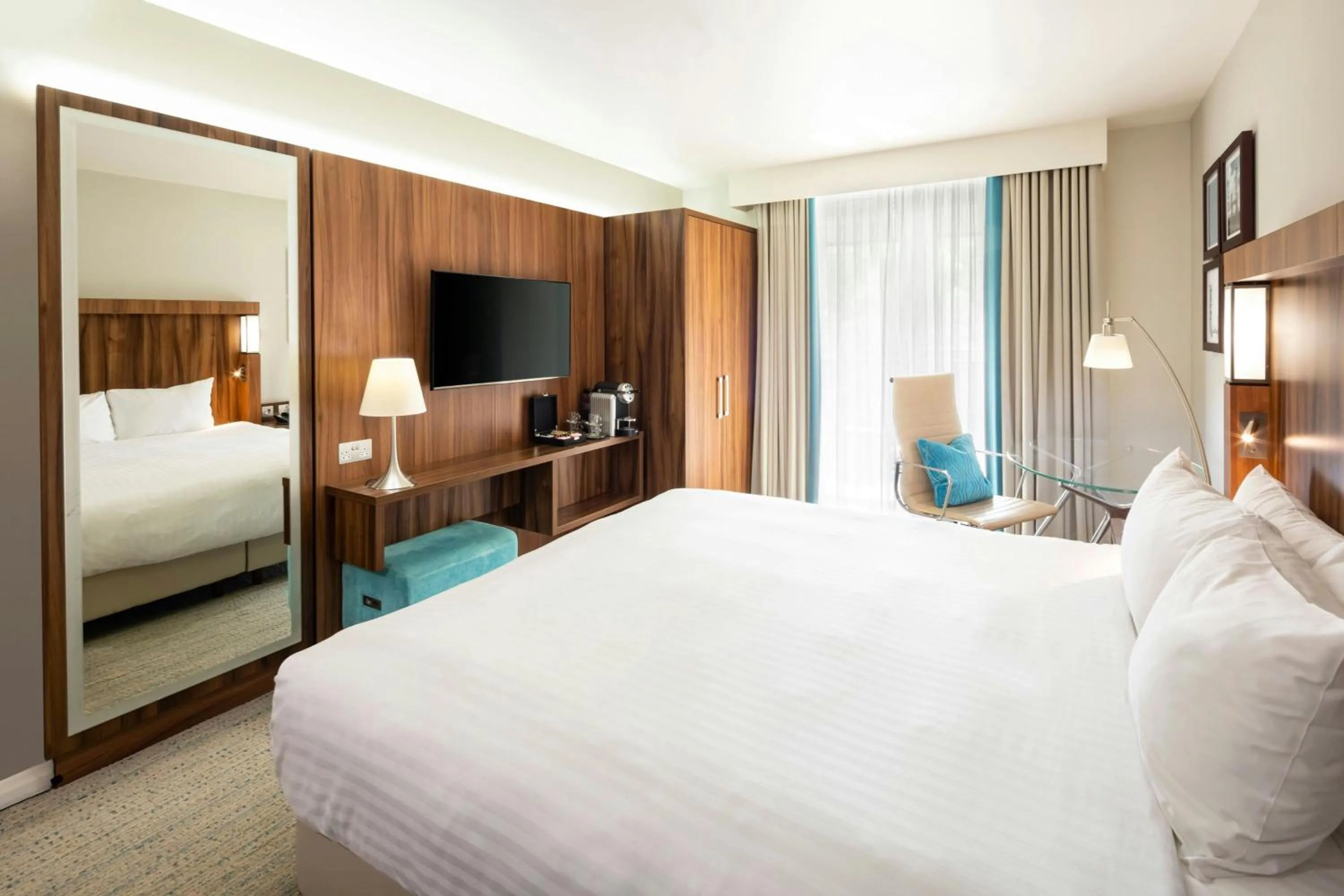 Photo of the whole room, Bed in Courtyard by Marriott Edinburgh