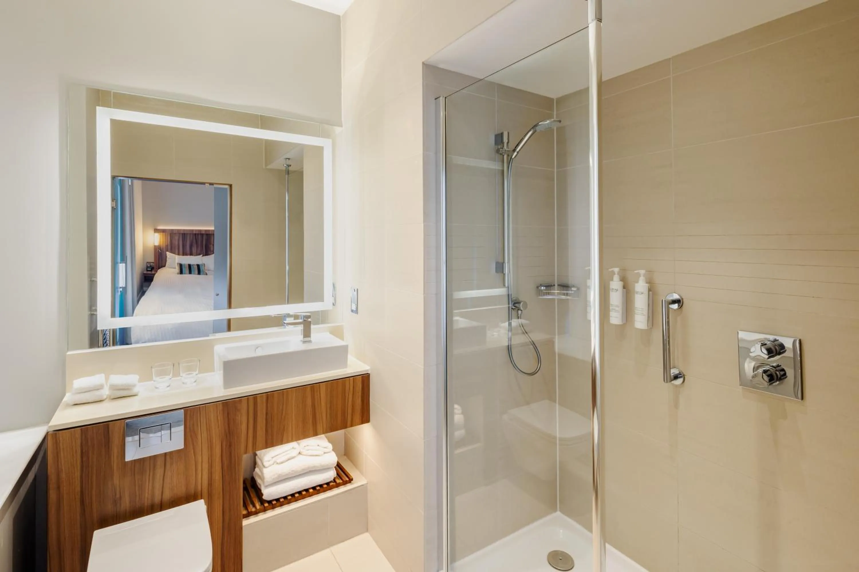 Bathroom in Courtyard by Marriott Edinburgh