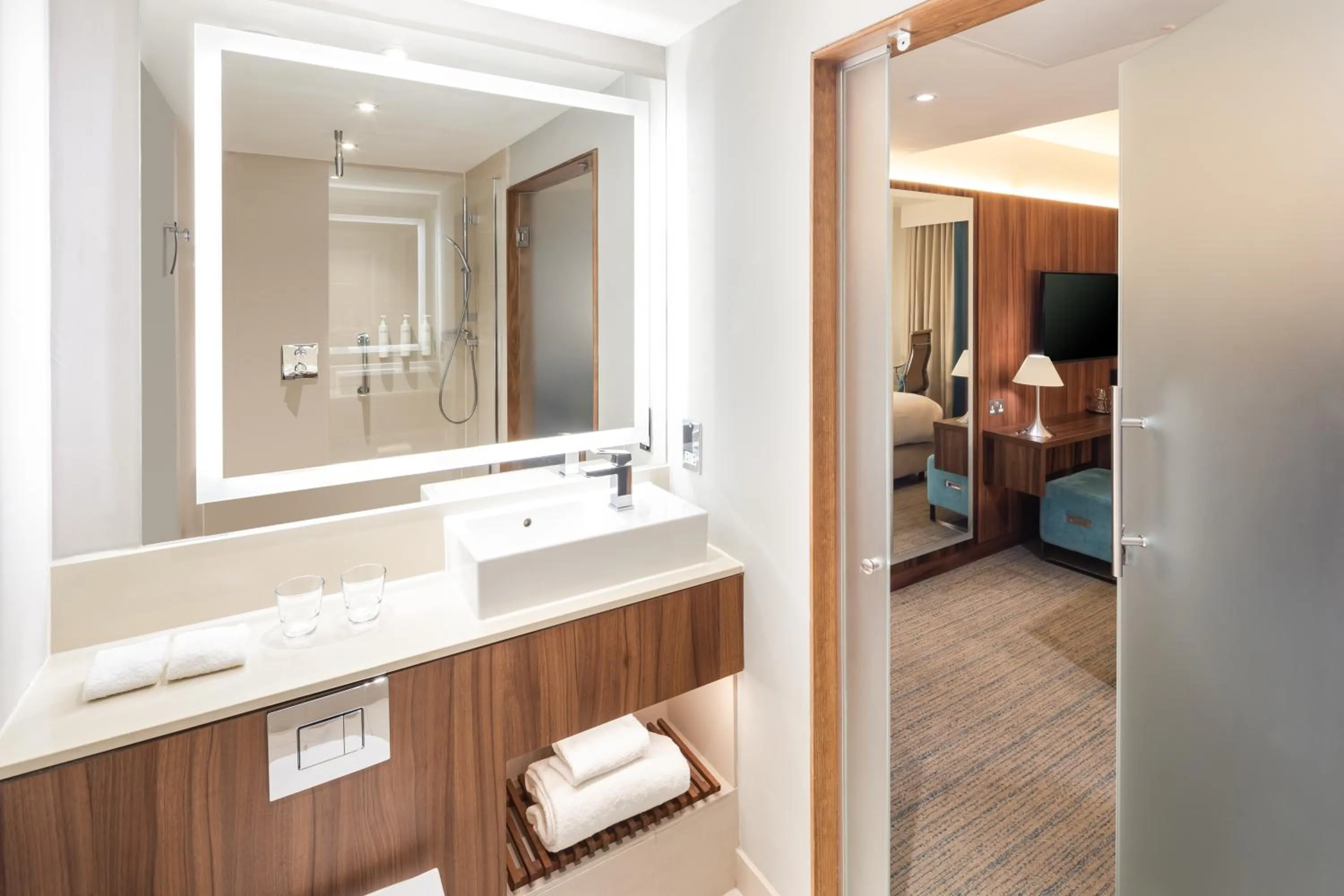 Bathroom in Courtyard by Marriott Edinburgh