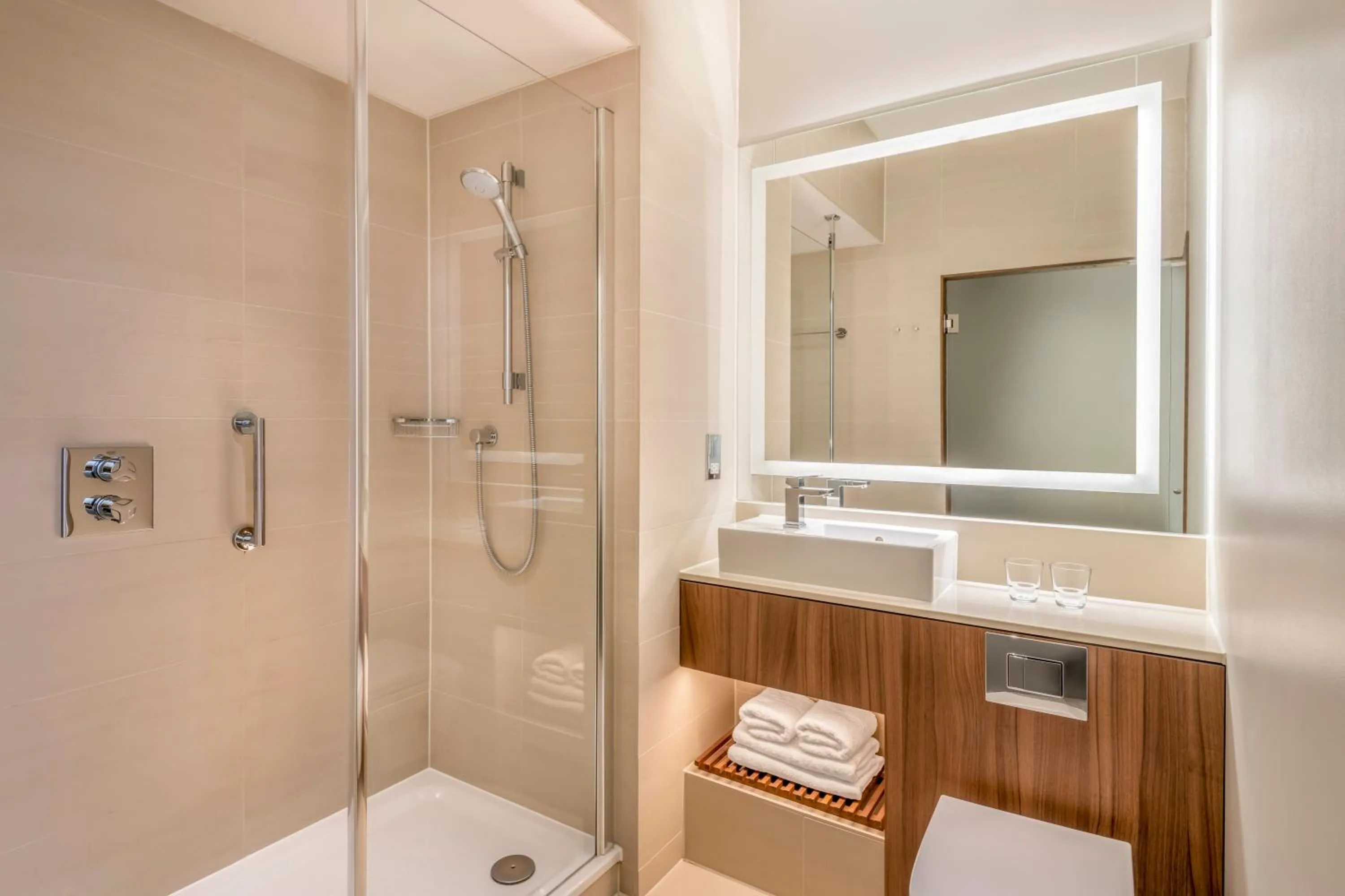 Bathroom in Courtyard by Marriott Edinburgh
