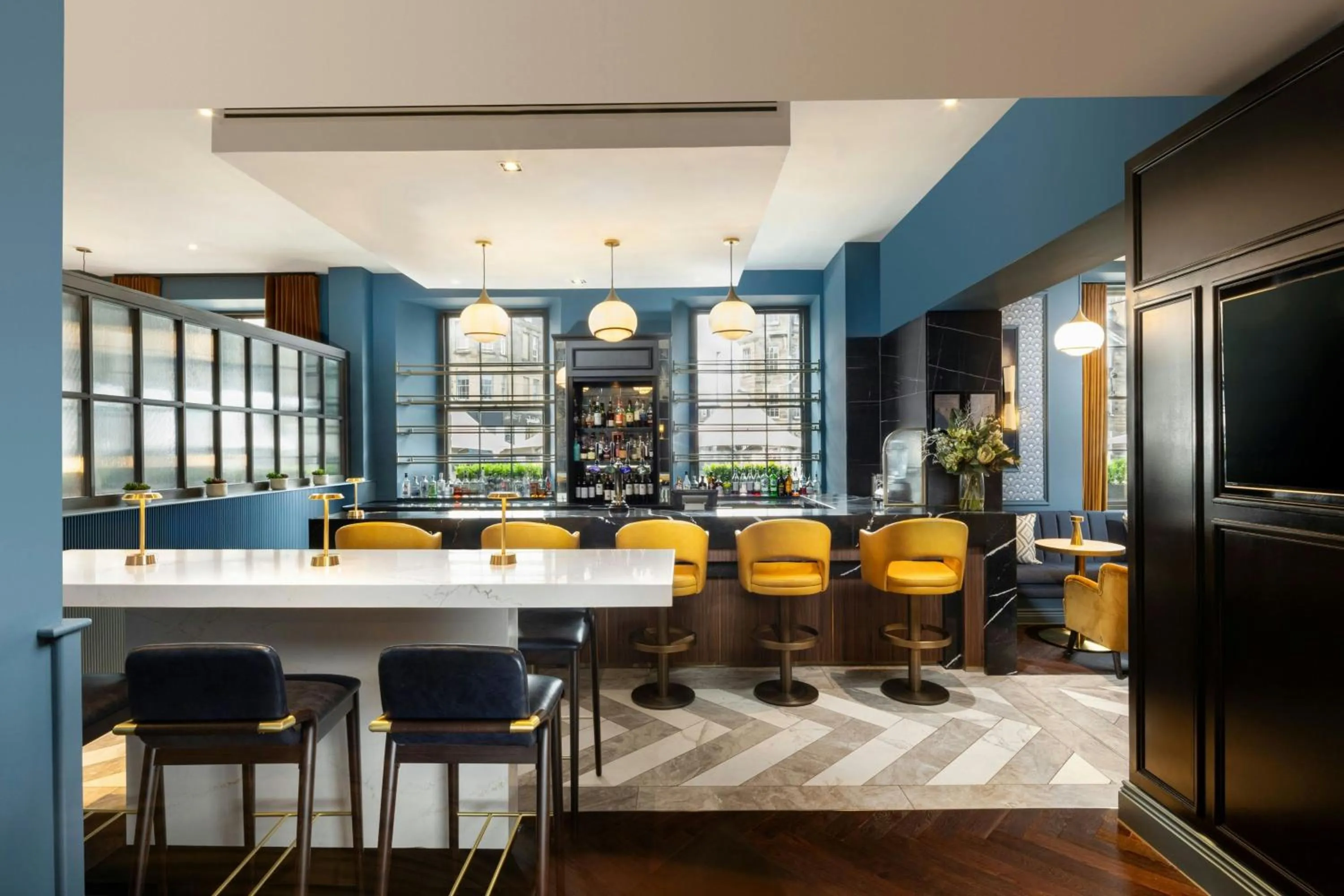 Lounge or bar in Courtyard by Marriott Edinburgh