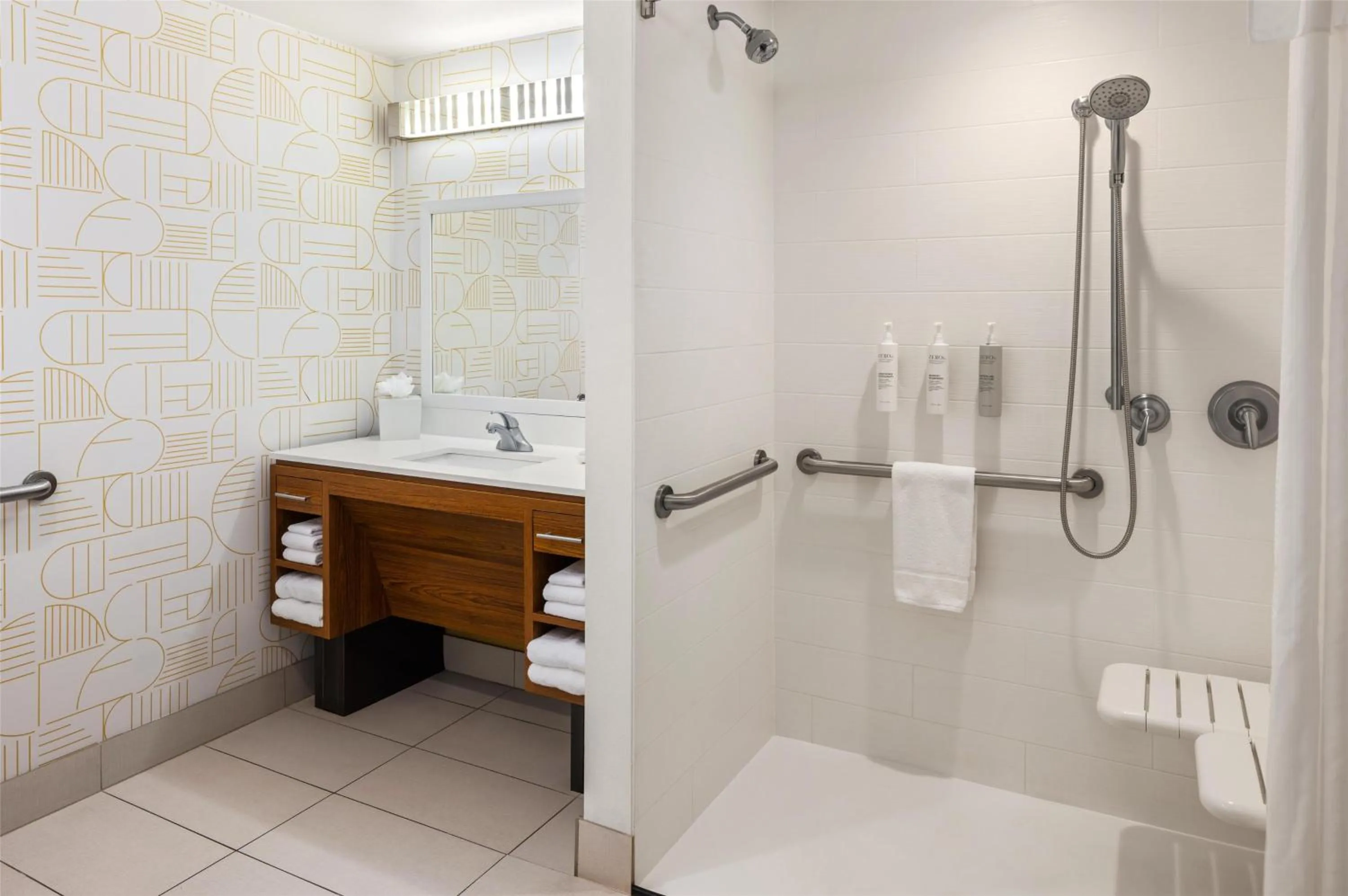 Bathroom in Home2 Suites by Hilton Roseville Minneapolis