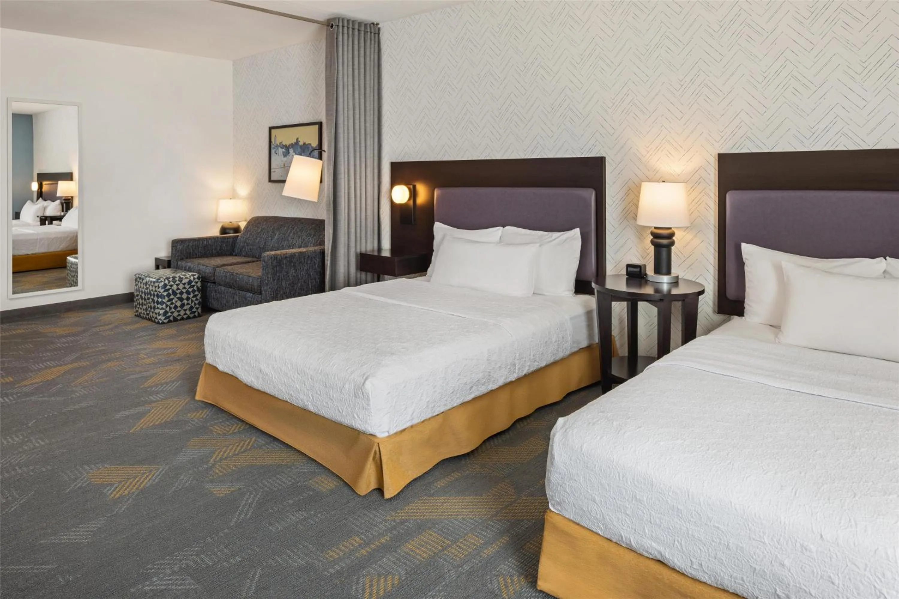 Living room, Bed in Home2 Suites by Hilton Roseville Minneapolis