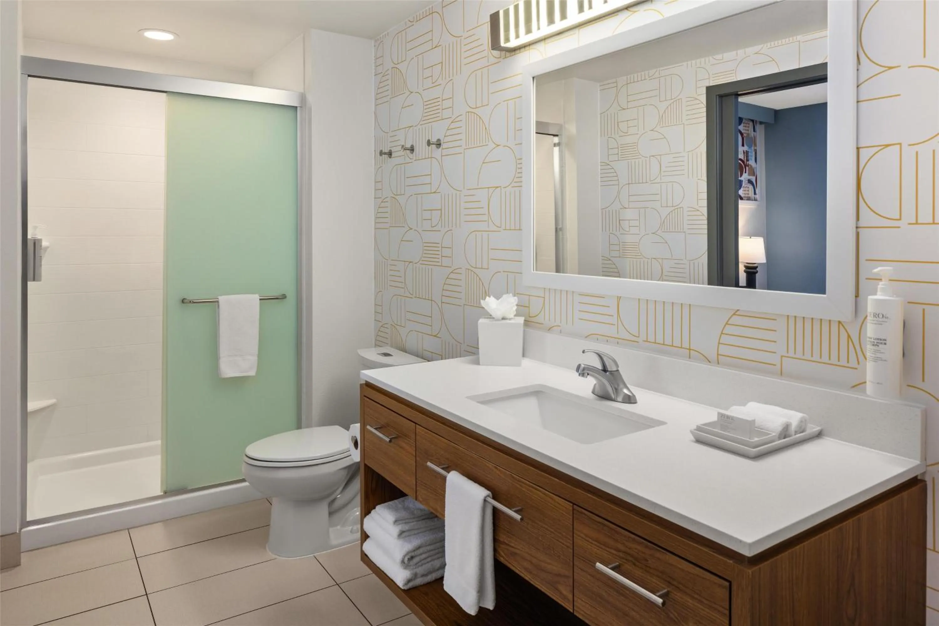 Bathroom in Home2 Suites by Hilton Roseville Minneapolis