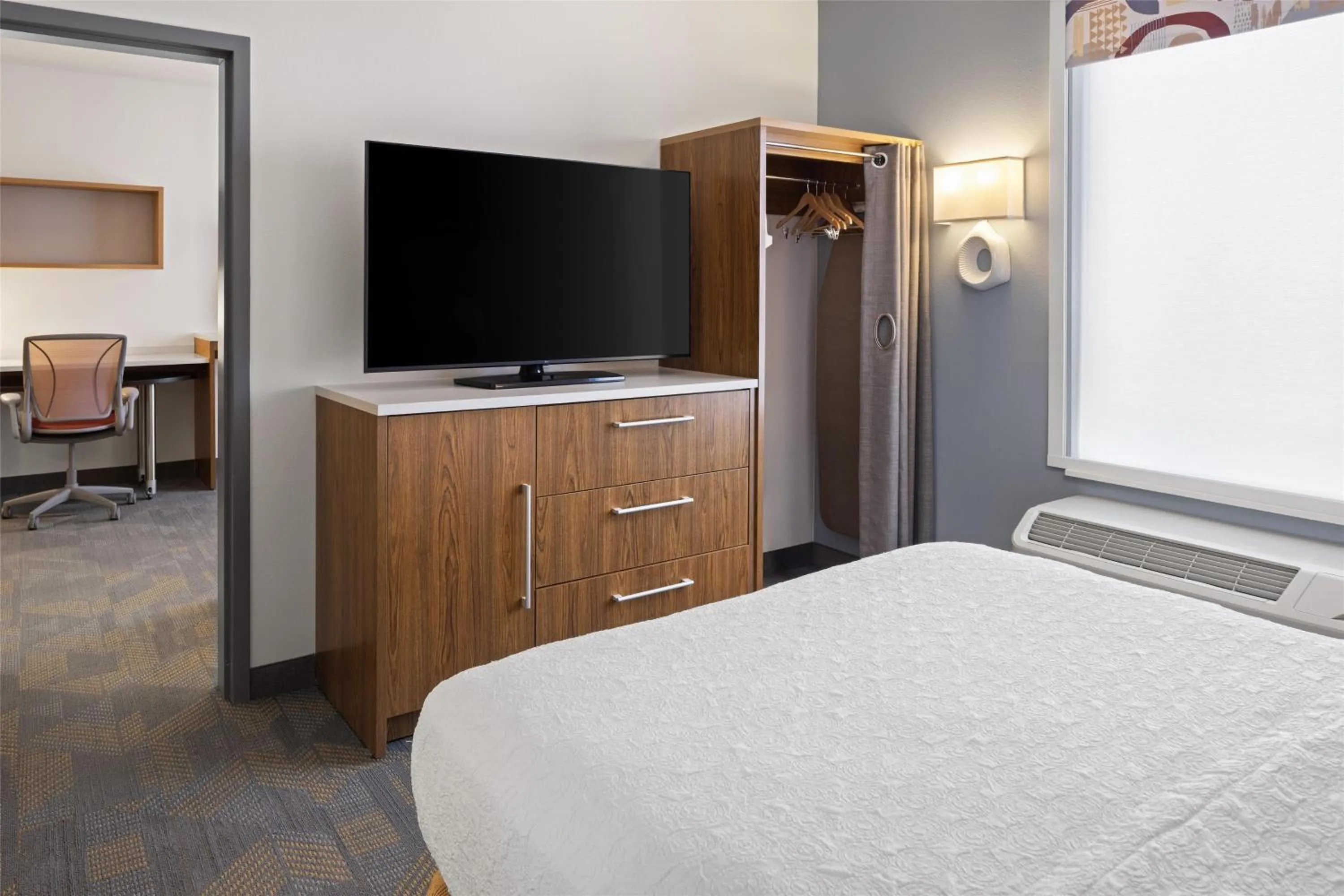 Bed in Home2 Suites by Hilton Roseville Minneapolis