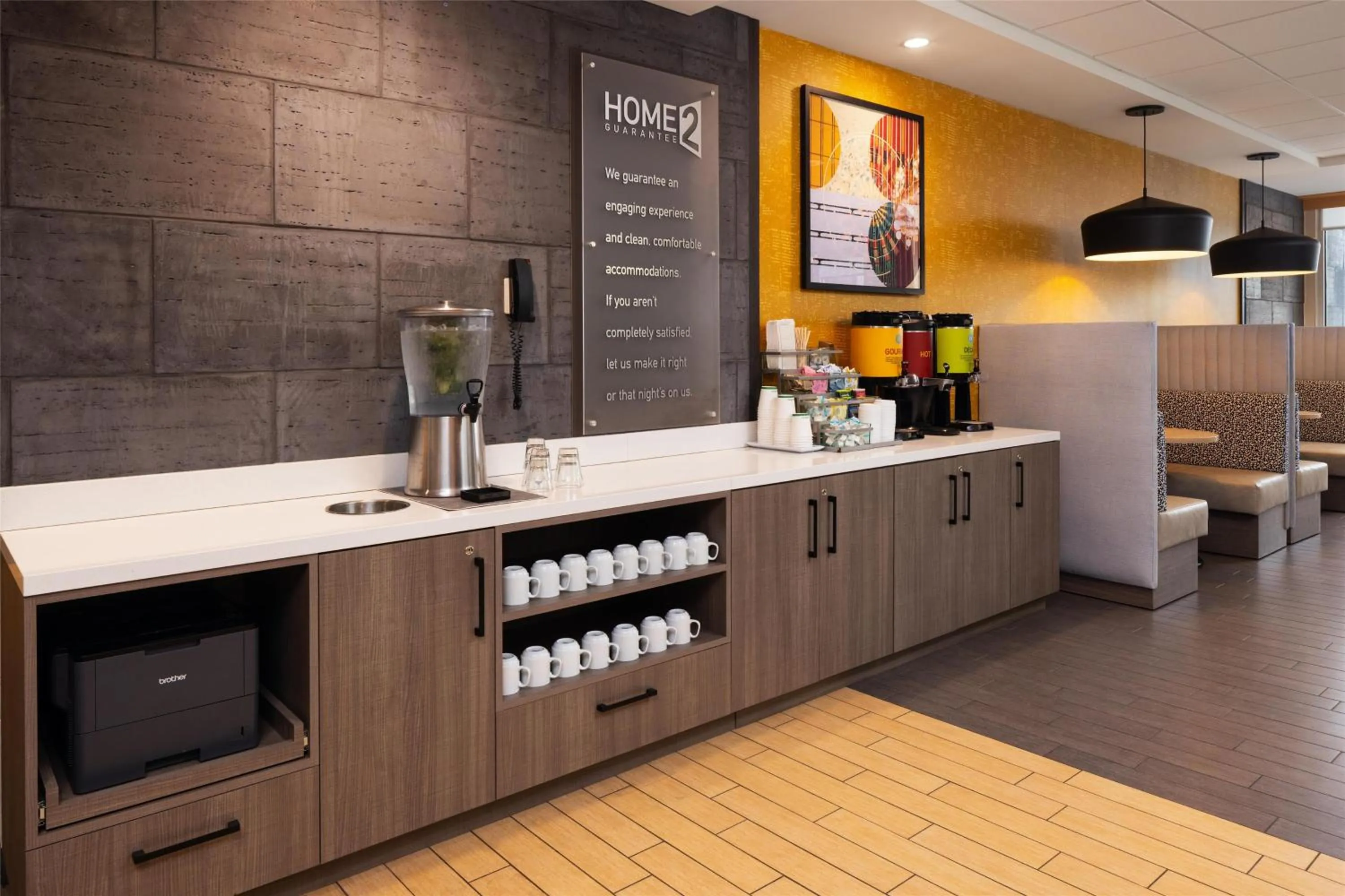 Dining area in Home2 Suites by Hilton Roseville Minneapolis