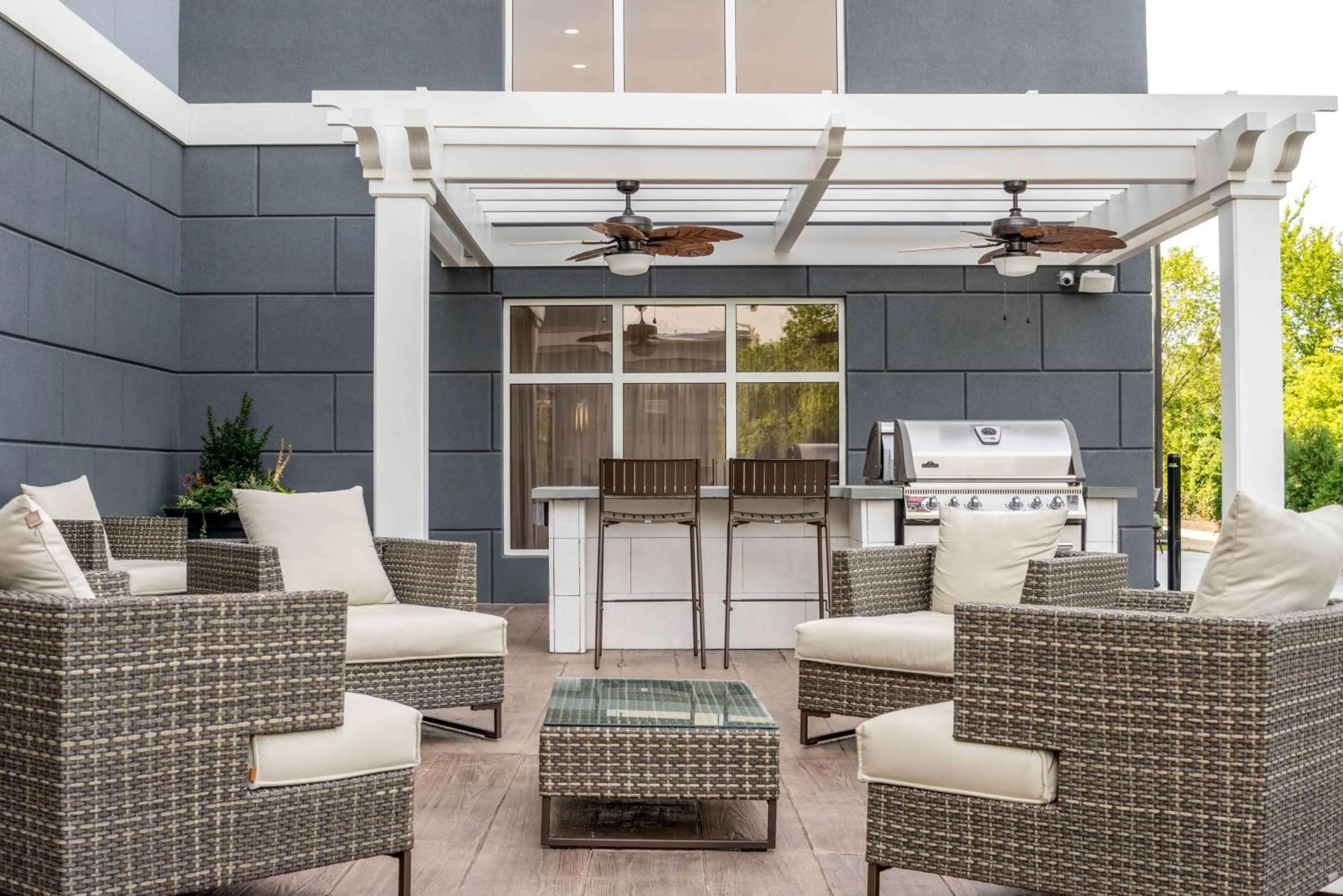 Patio in Homewood Suites by Hilton Philadelphia Plymouth Meeting