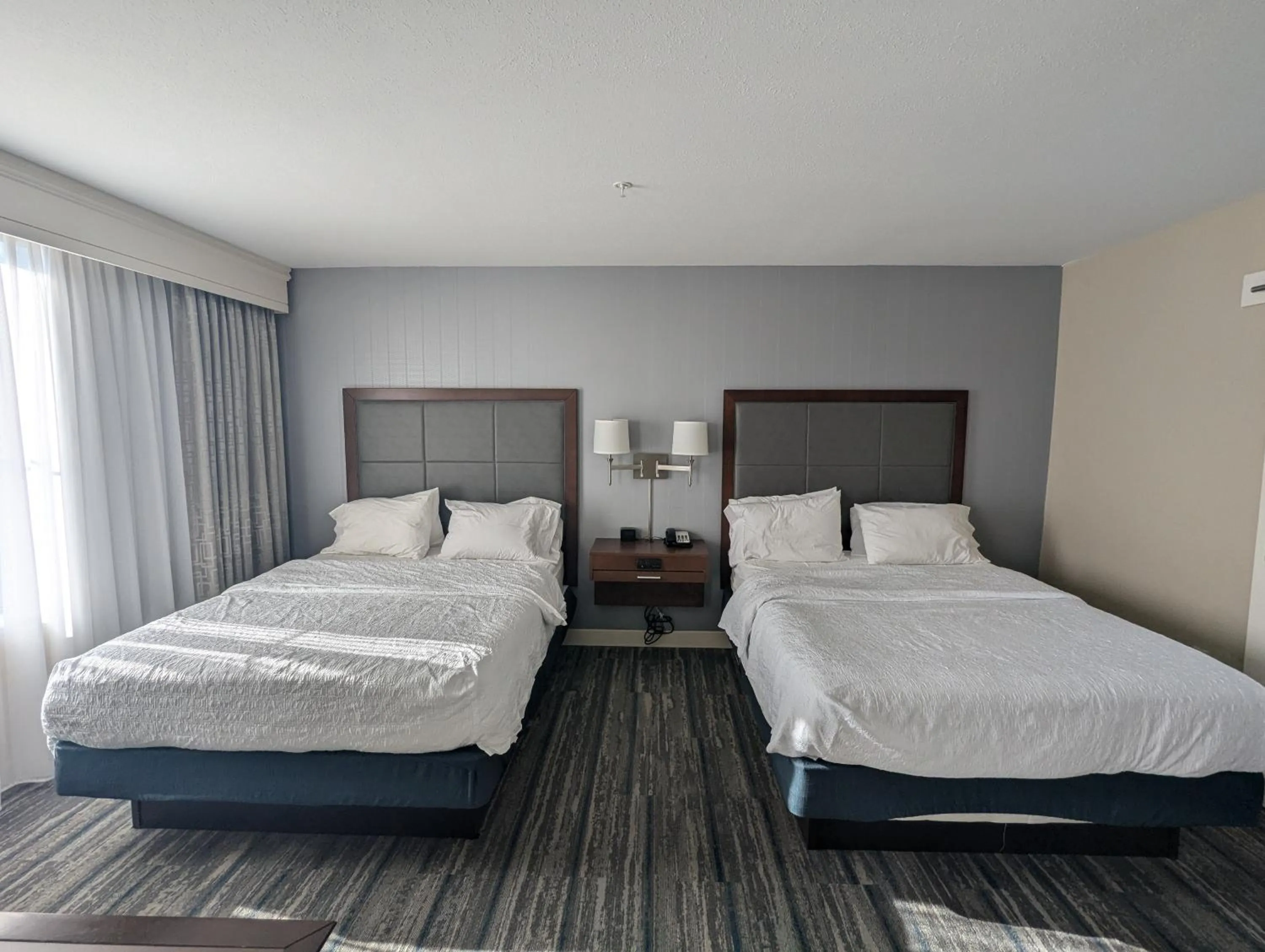 Bed in Hampton Inn & Suites Cazenovia, NY