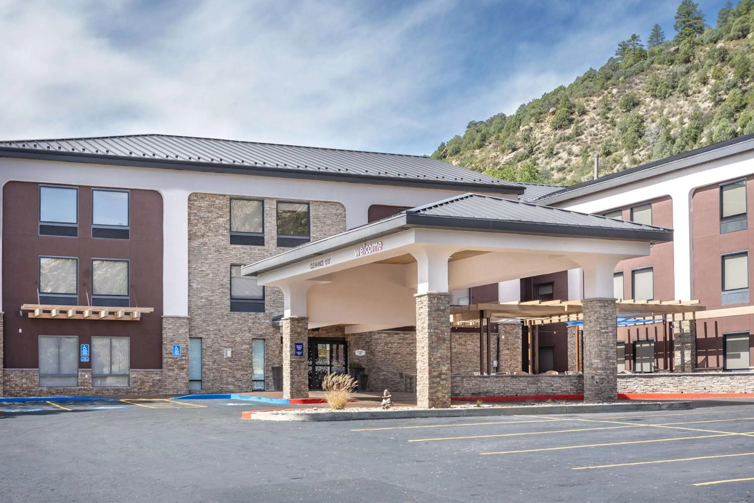 Property building in Hampton Inn Durango