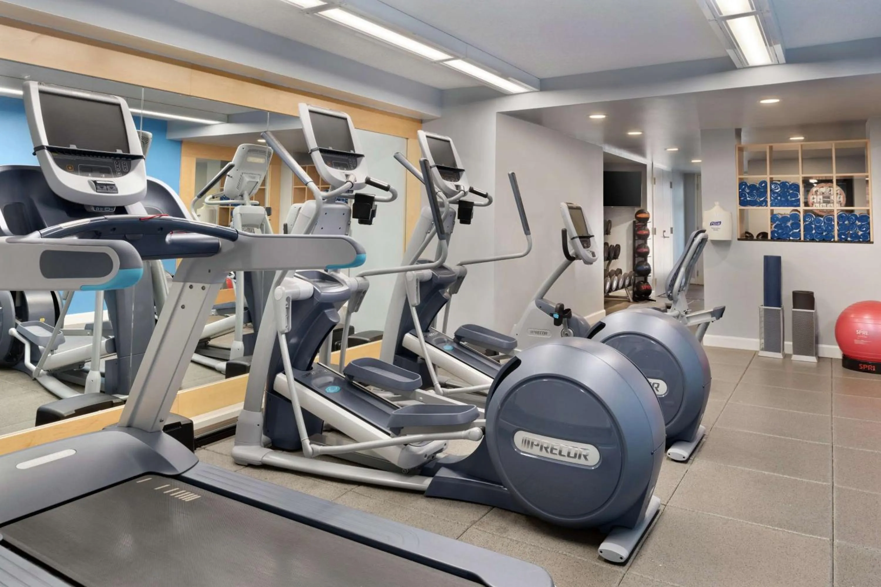Fitness centre/facilities in Embassy Suites Cincinnati - RiverCenter