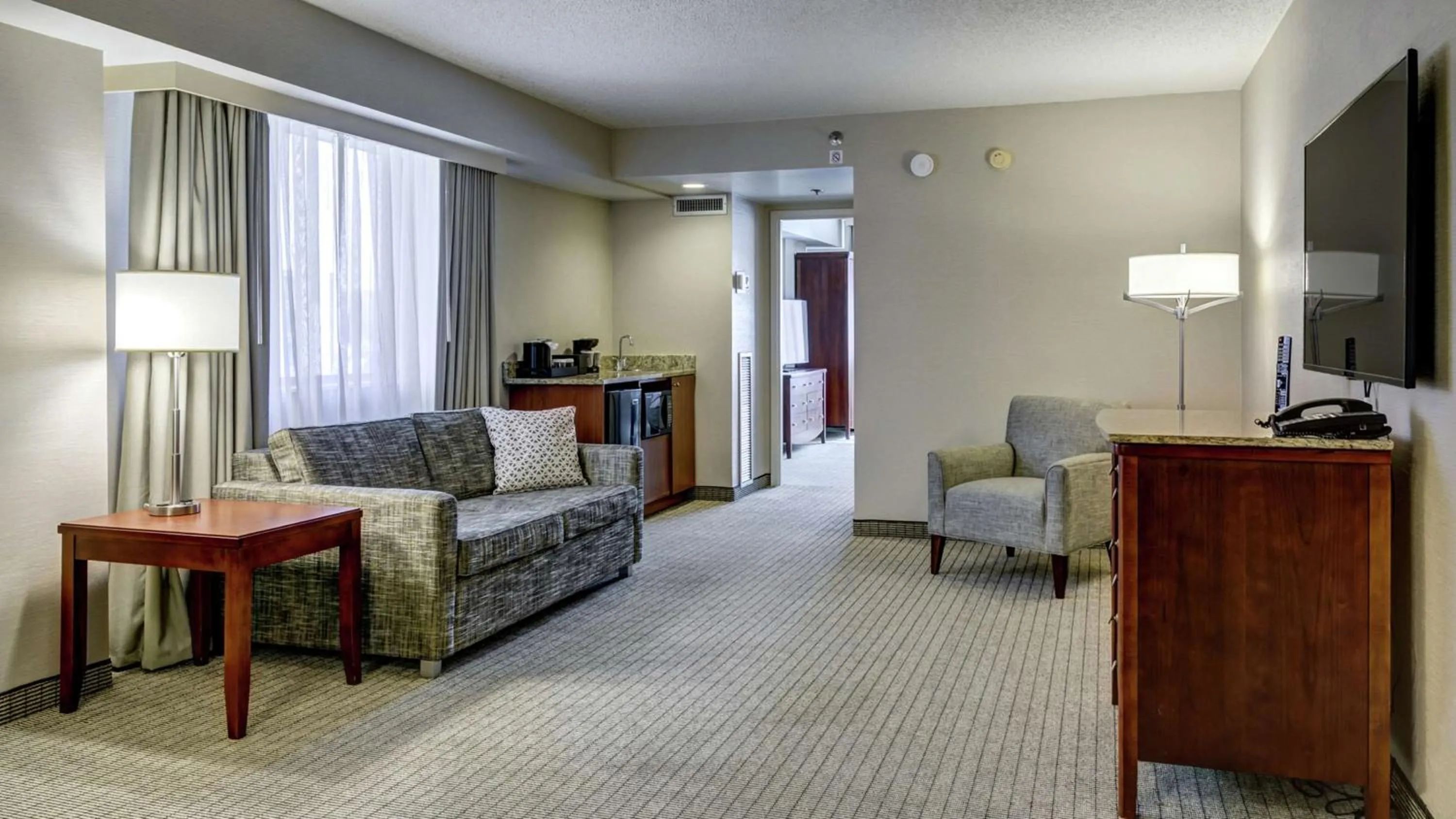 Bedroom, Bed in Embassy Suites Cincinnati - RiverCenter