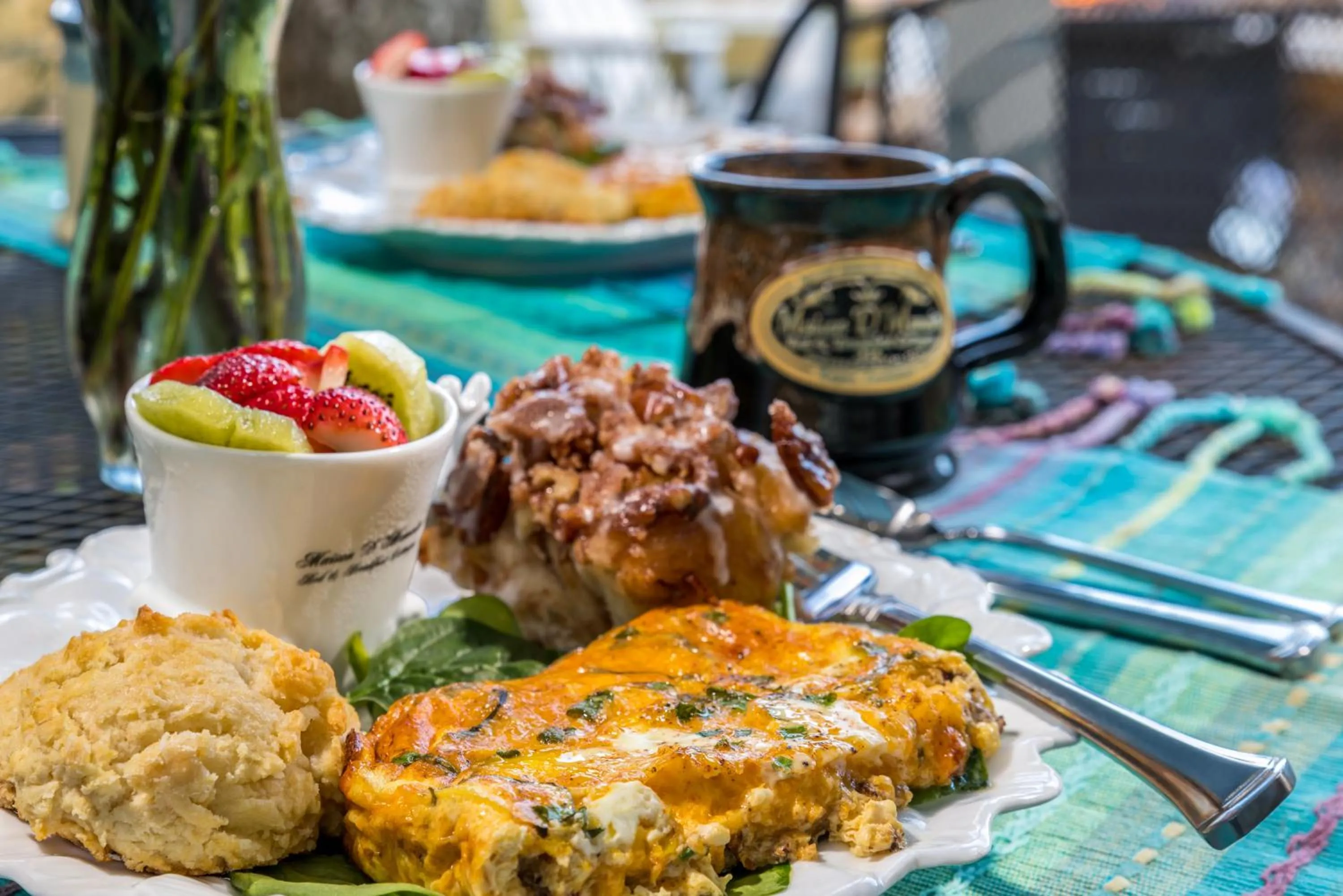 Breakfast in Maison D'Memoire Bed & Breakfast Cottages