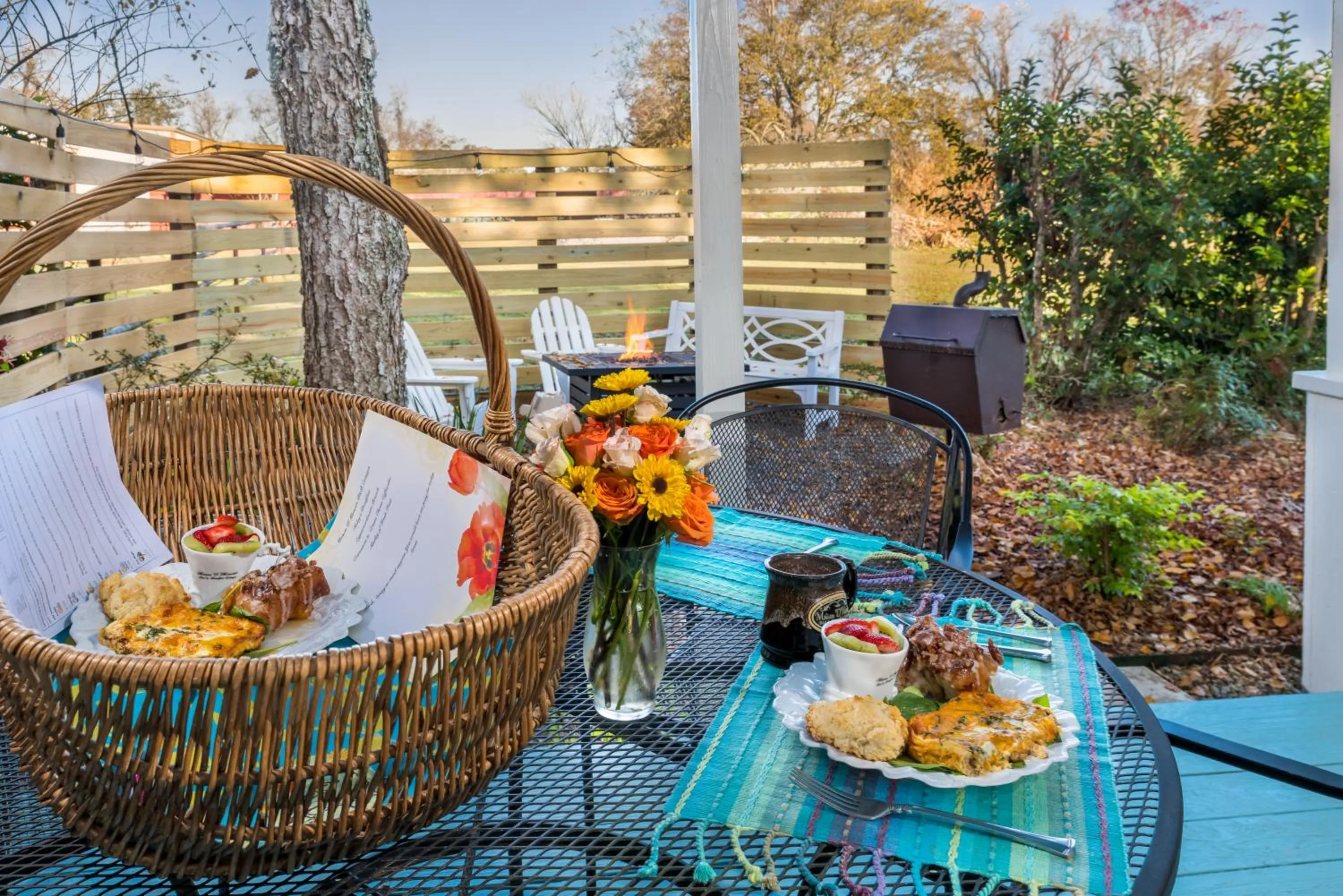 Breakfast in Maison D'Memoire Bed & Breakfast Cottages