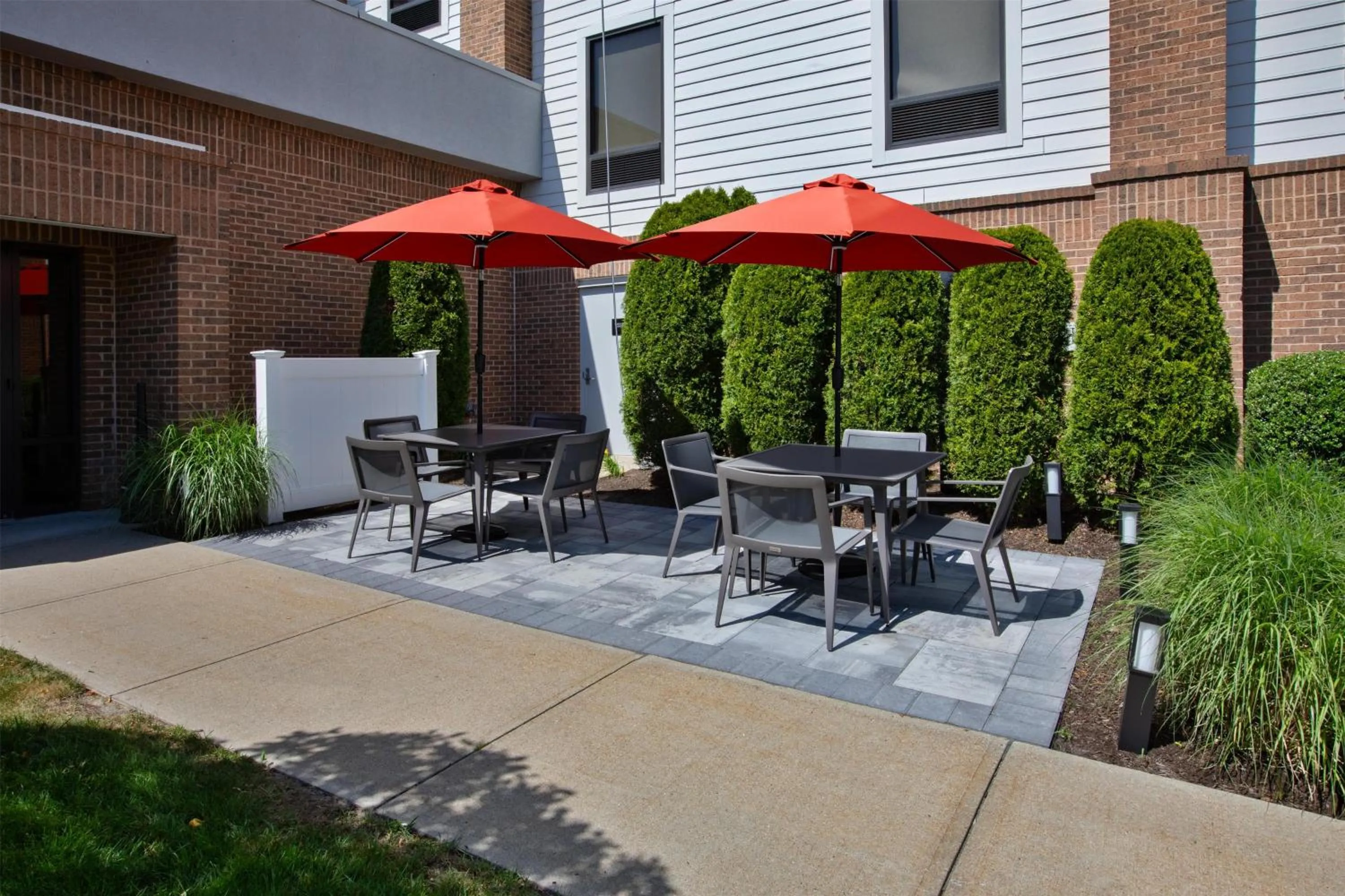 Patio in Hampton Inn Coventry-Warwick Area