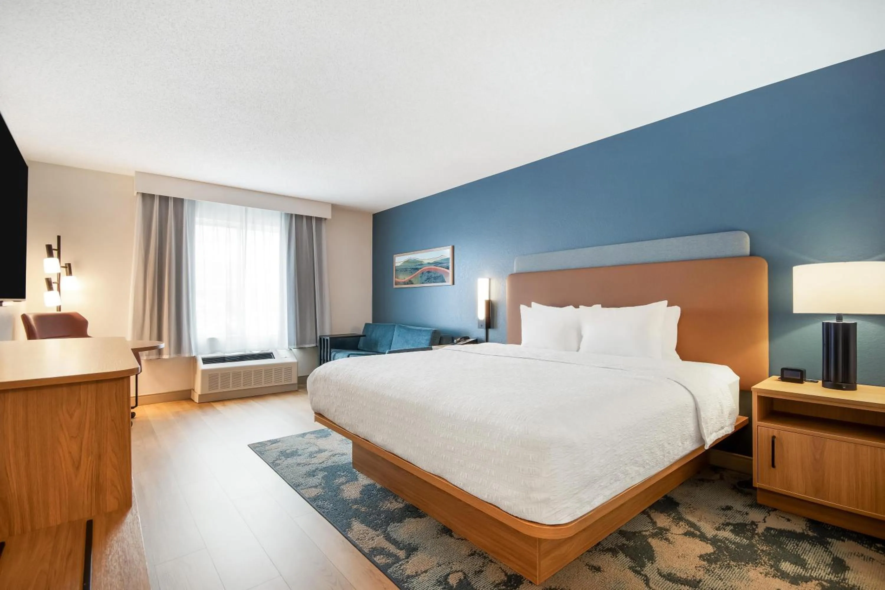 Living room, Bed in Hampton Inn Rutland/Killington