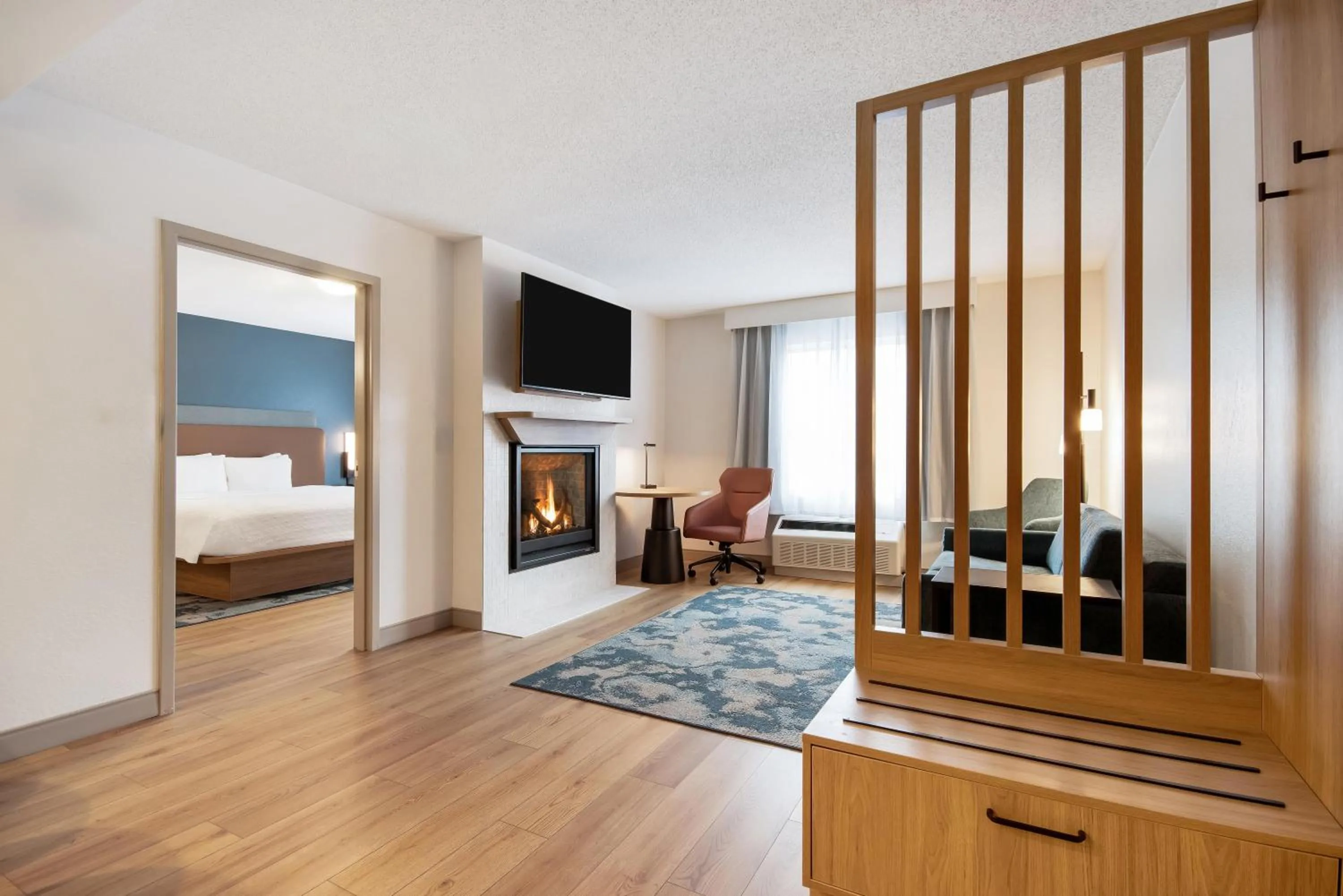 Living room, Bed in Hampton Inn Rutland/Killington