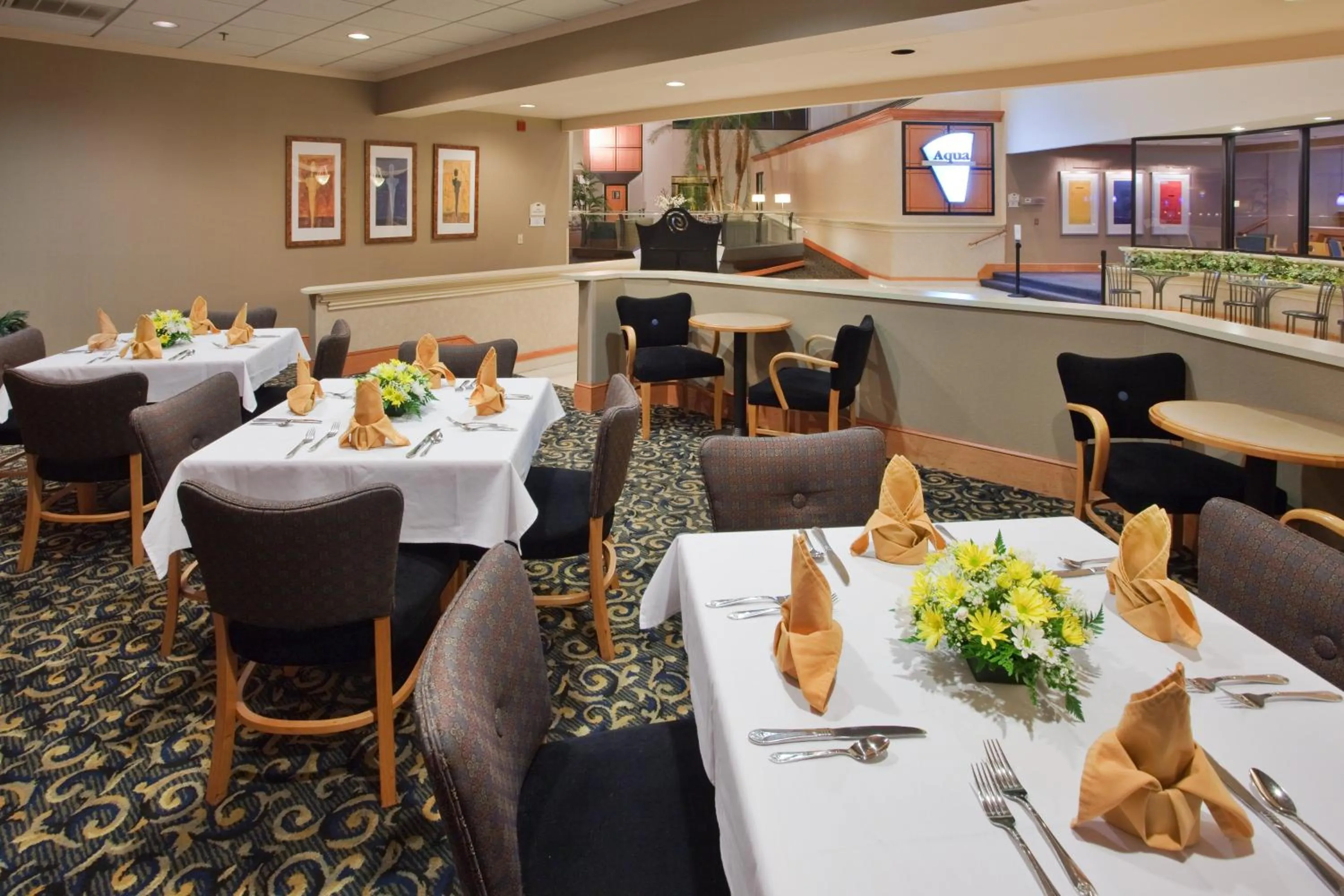 Restaurant/places to eat in Crowne Plaza Virginia Beach Town Center by IHG