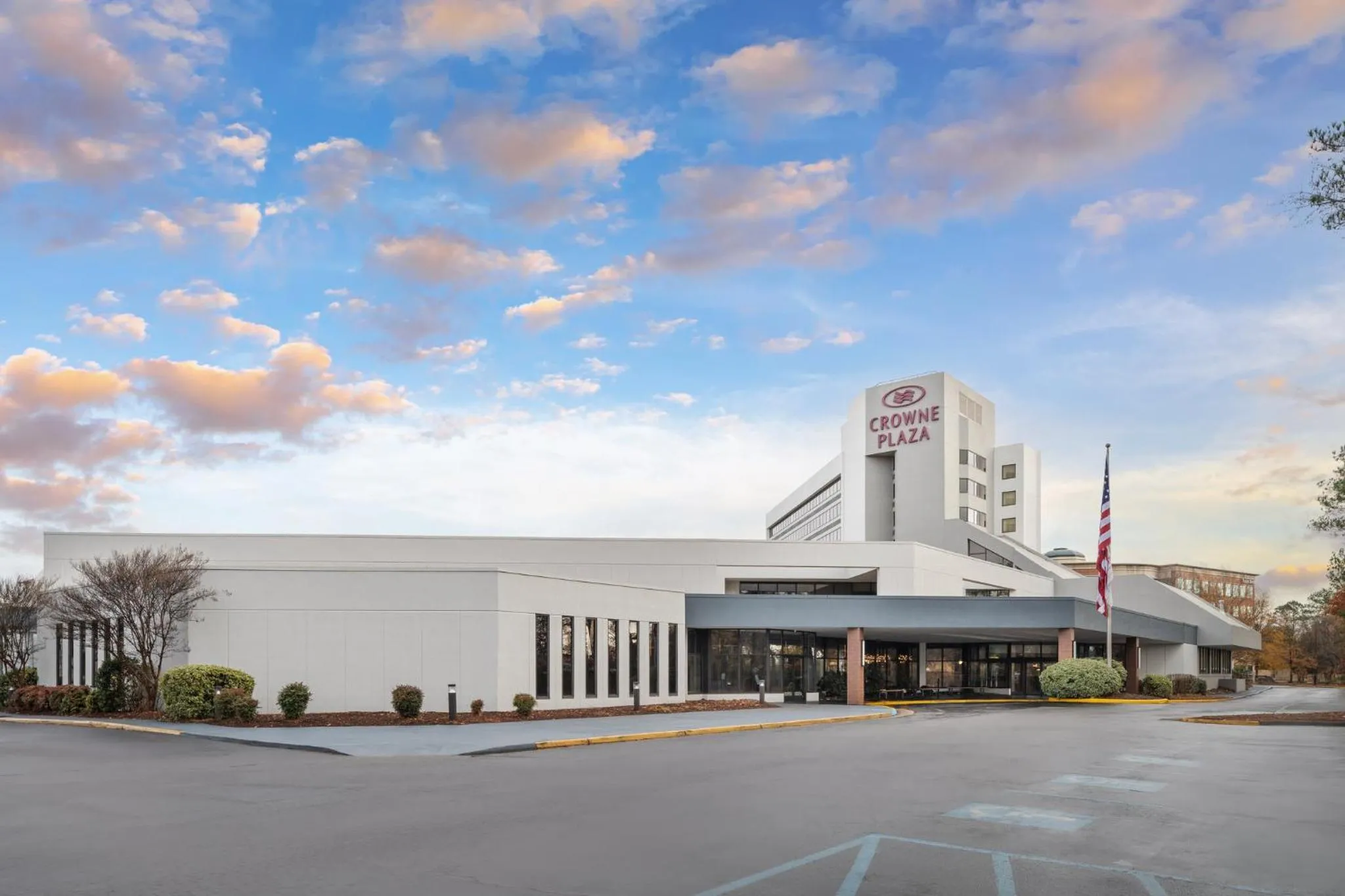 Property building in Crowne Plaza Virginia Beach Town Center by IHG