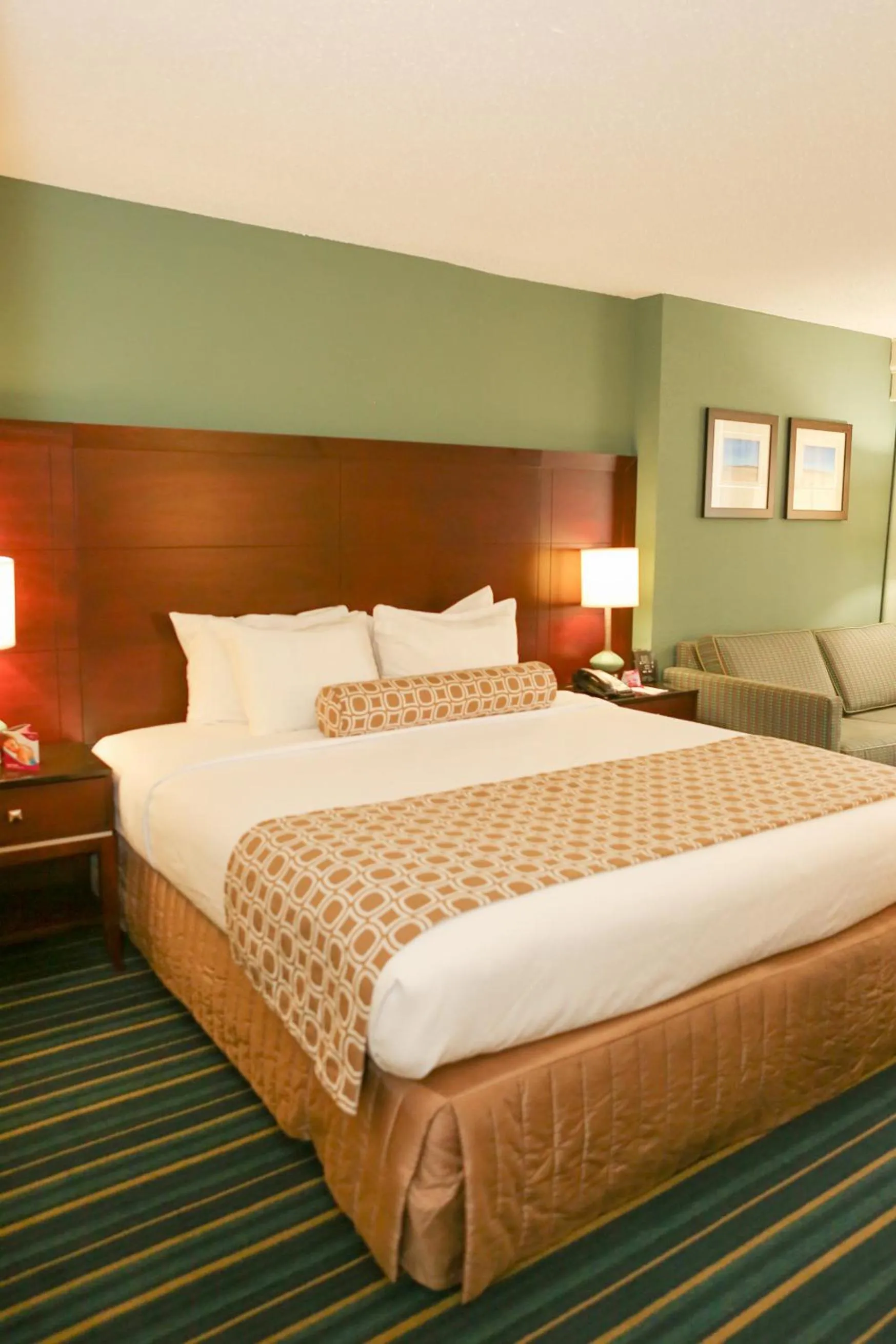 Photo of the whole room, Bed in Crowne Plaza Virginia Beach Town Center by IHG