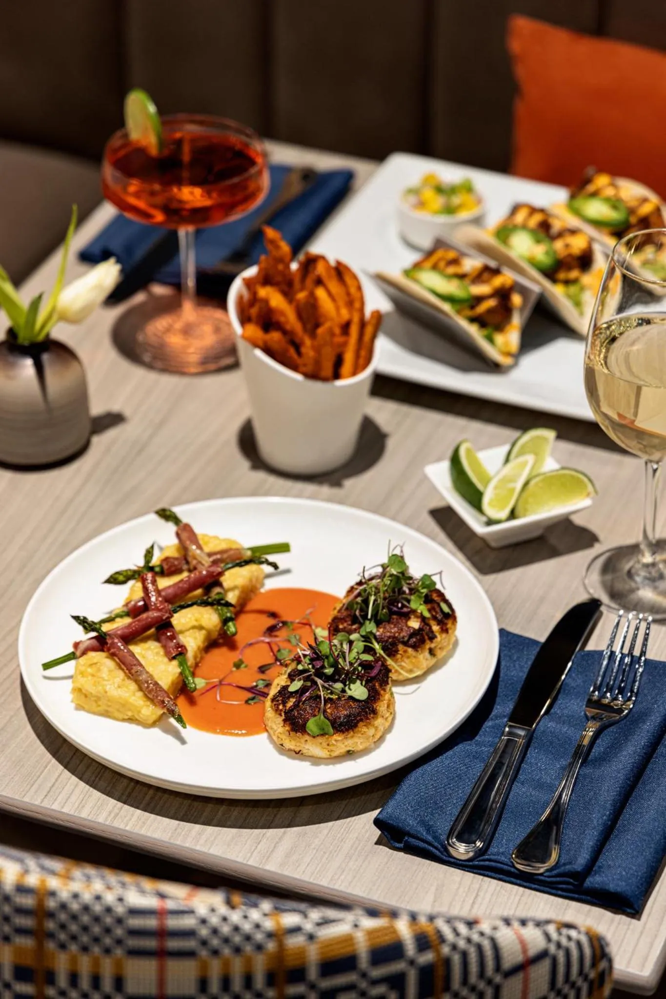 Restaurant/places to eat in Crowne Plaza Virginia Beach Town Center by IHG