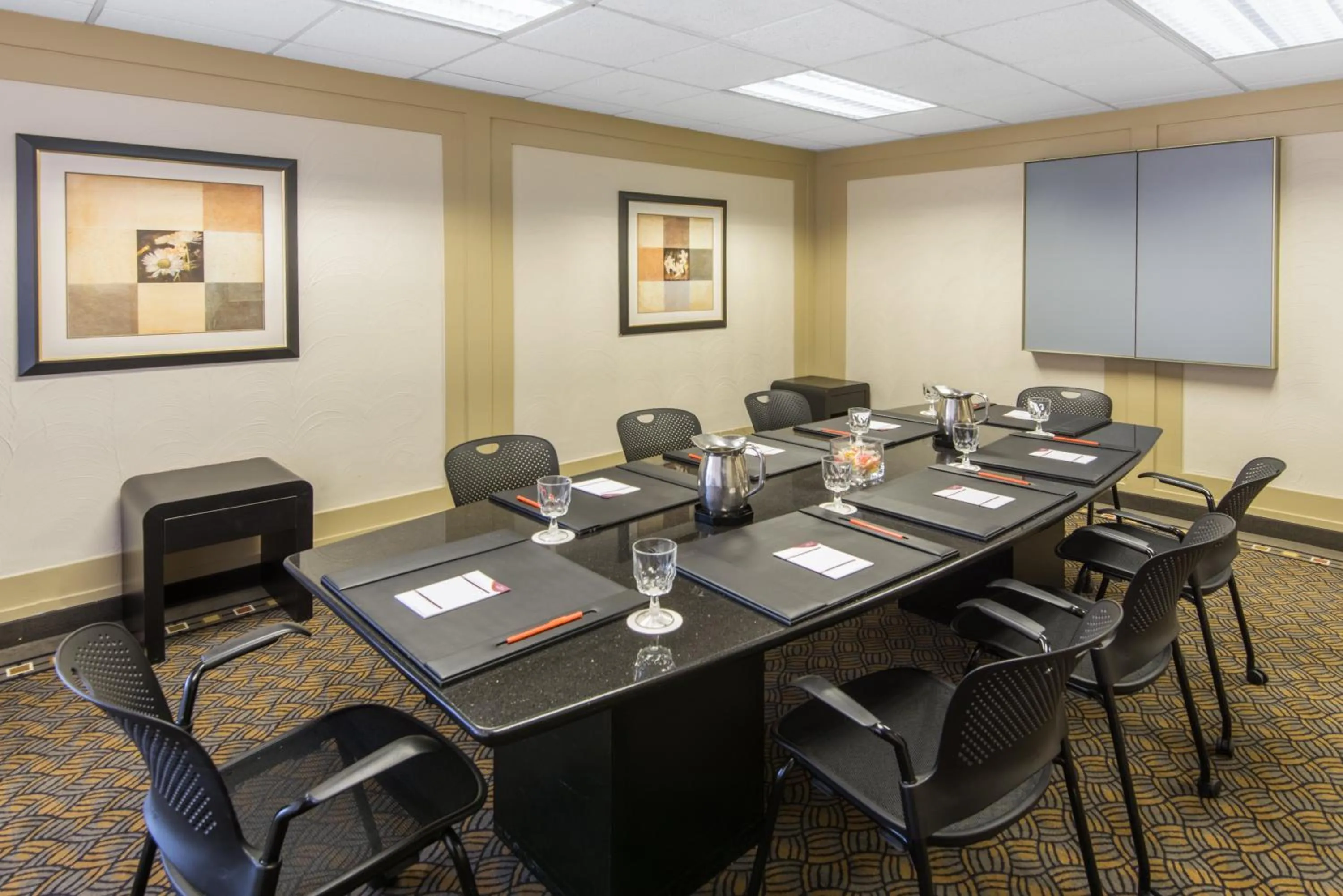 Meeting/conference room in Crowne Plaza Virginia Beach Town Center by IHG