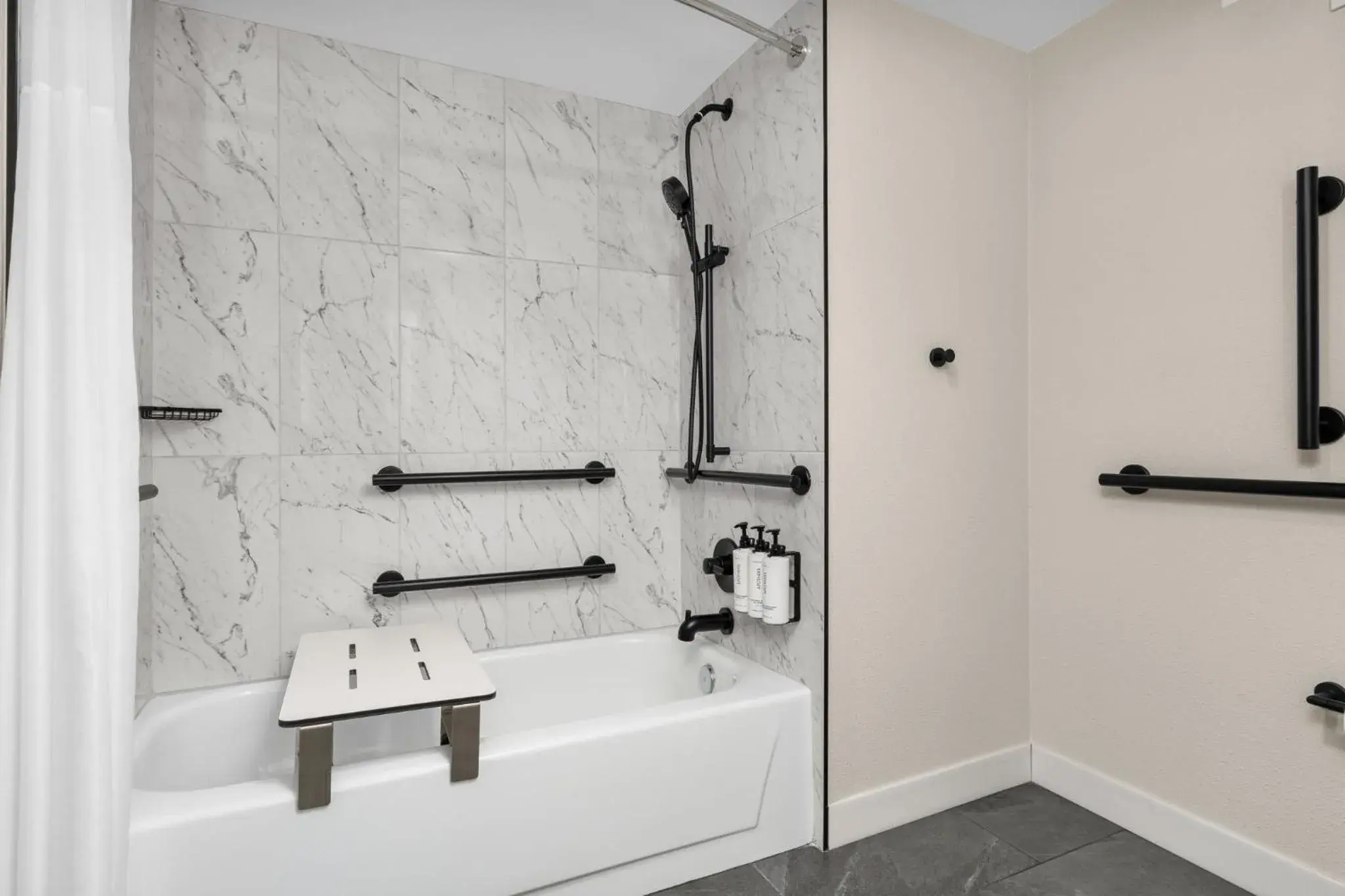 King Room - Hearing Accessible - Non-Smoking in Crowne Plaza Hotel Virginia Beach-Norfolk, an IHG Hotel King Room - Hearing Accessible - Non-Smoking in Crowne Plaza Hotel Virginia Beach-Norfolk, an IHG Hotel