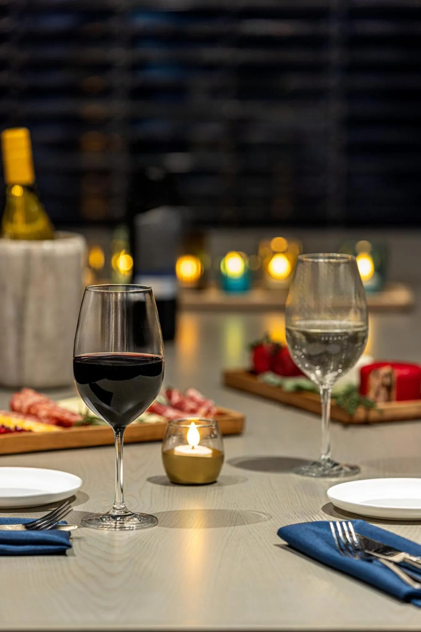 Restaurant/places to eat in Crowne Plaza Virginia Beach Town Center by IHG