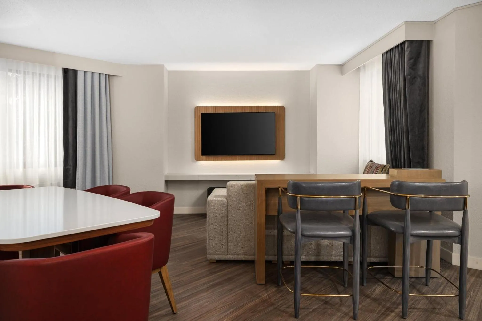 Bedroom in Crowne Plaza Virginia Beach Town Center by IHG