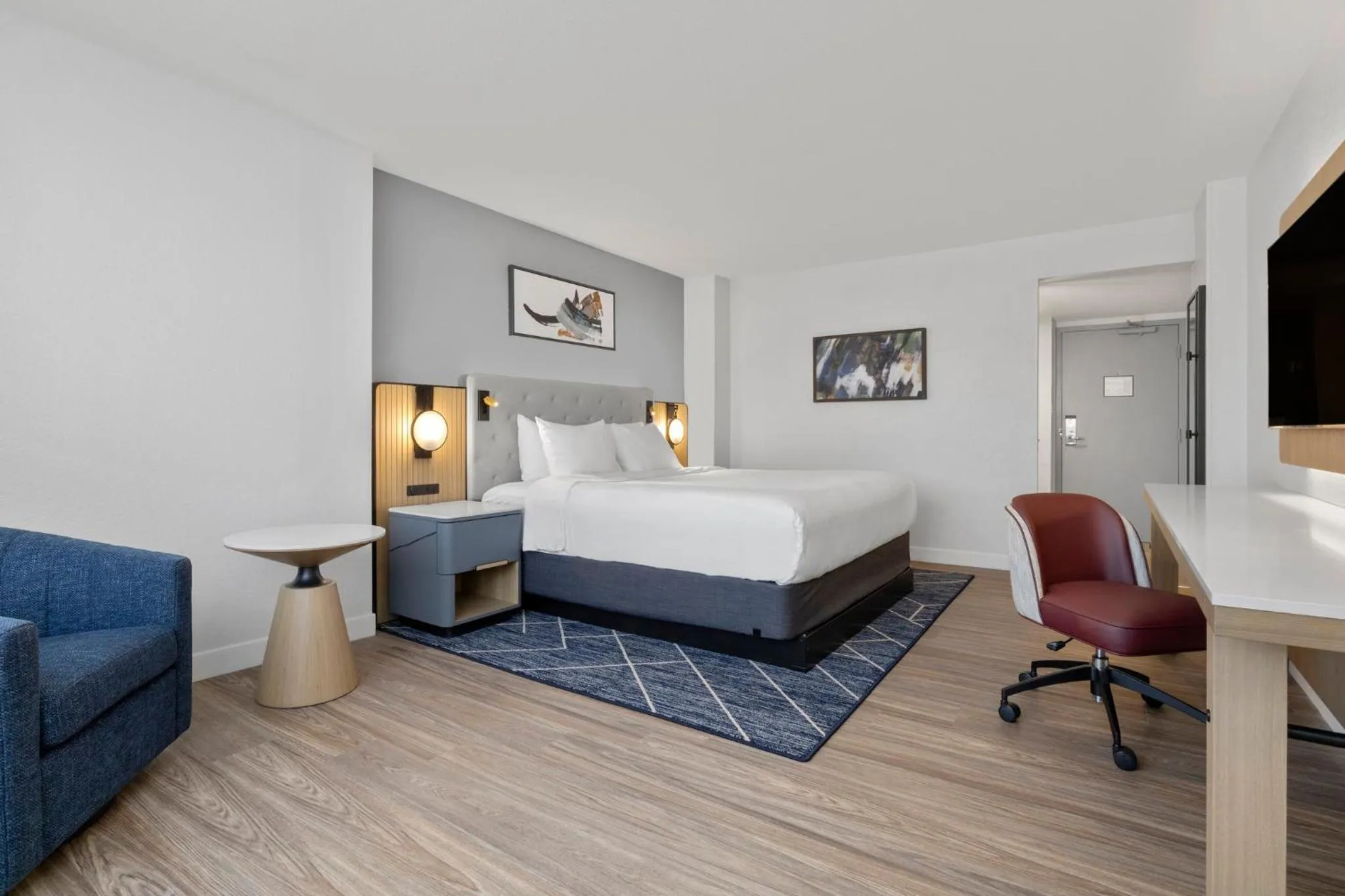 Photo of the whole room, Bed in Crowne Plaza Virginia Beach Town Center by IHG