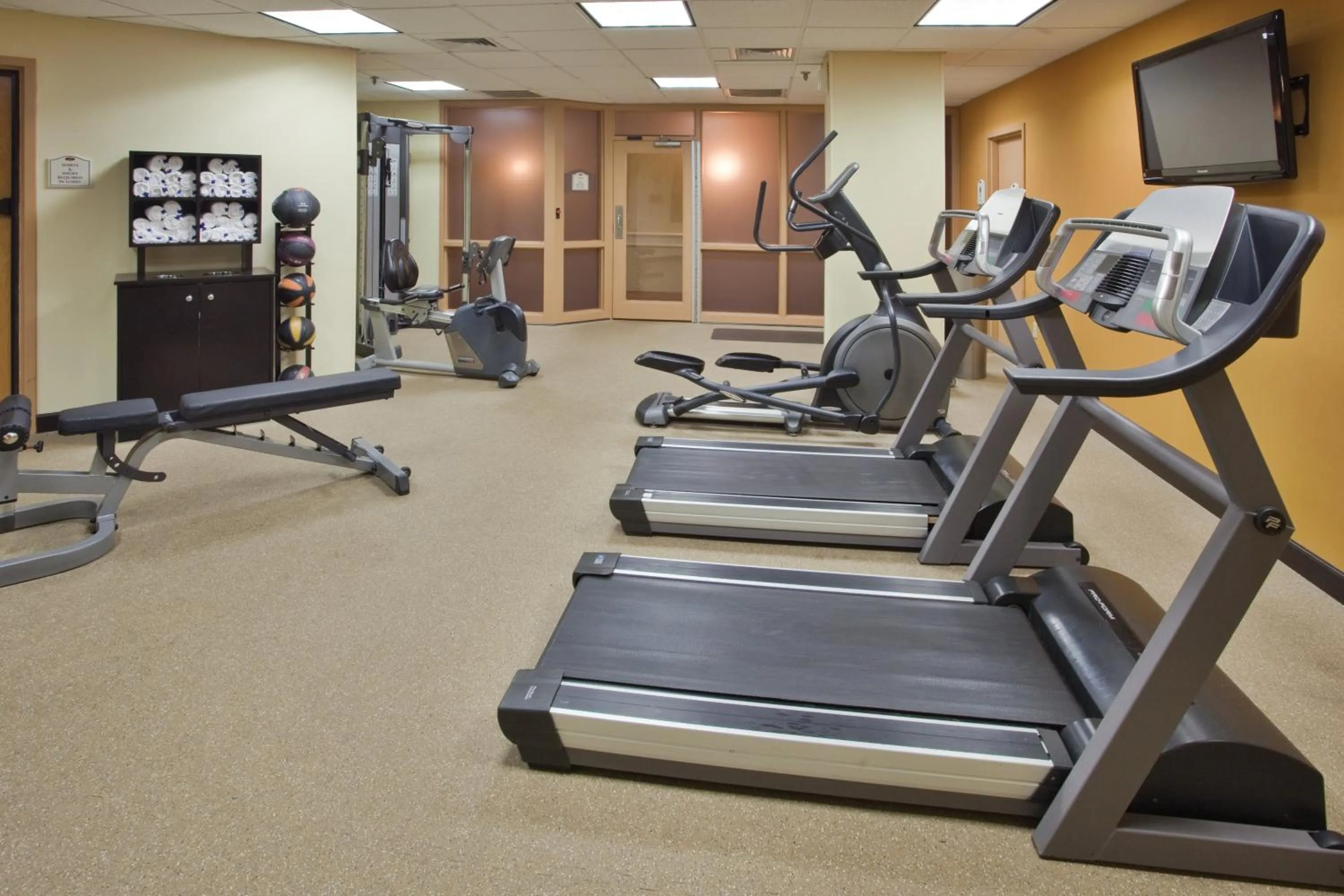 Fitness centre/facilities in Crowne Plaza Virginia Beach Town Center by IHG
