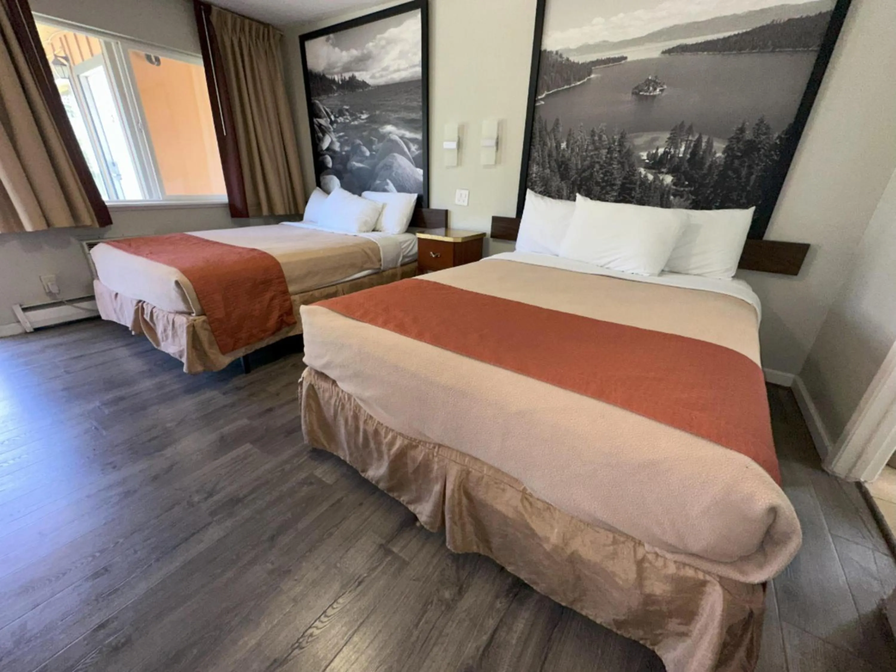 Photo of the whole room, Bed in Alpine Inn & Spa