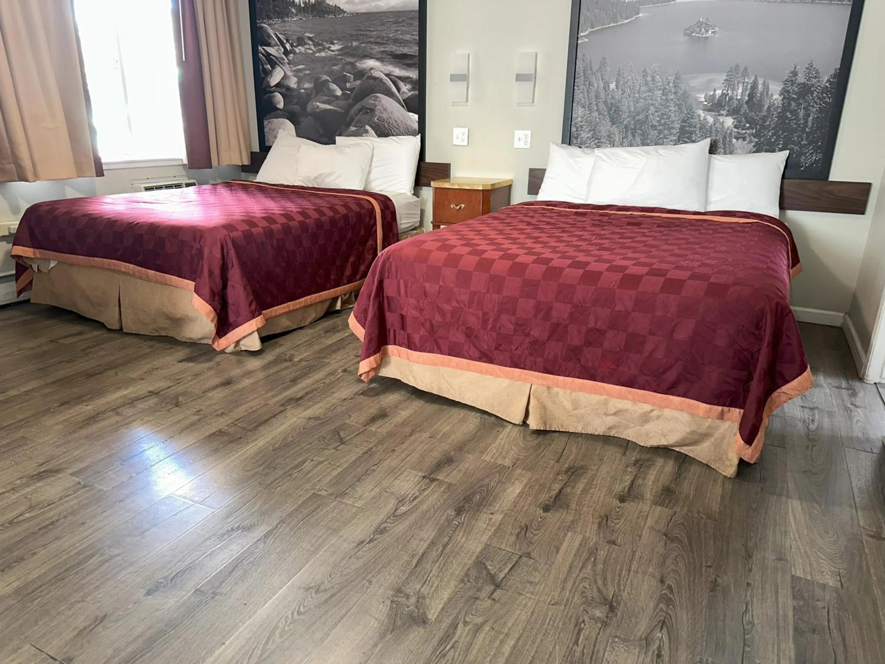 Photo of the whole room, Bed in Alpine Inn & Spa