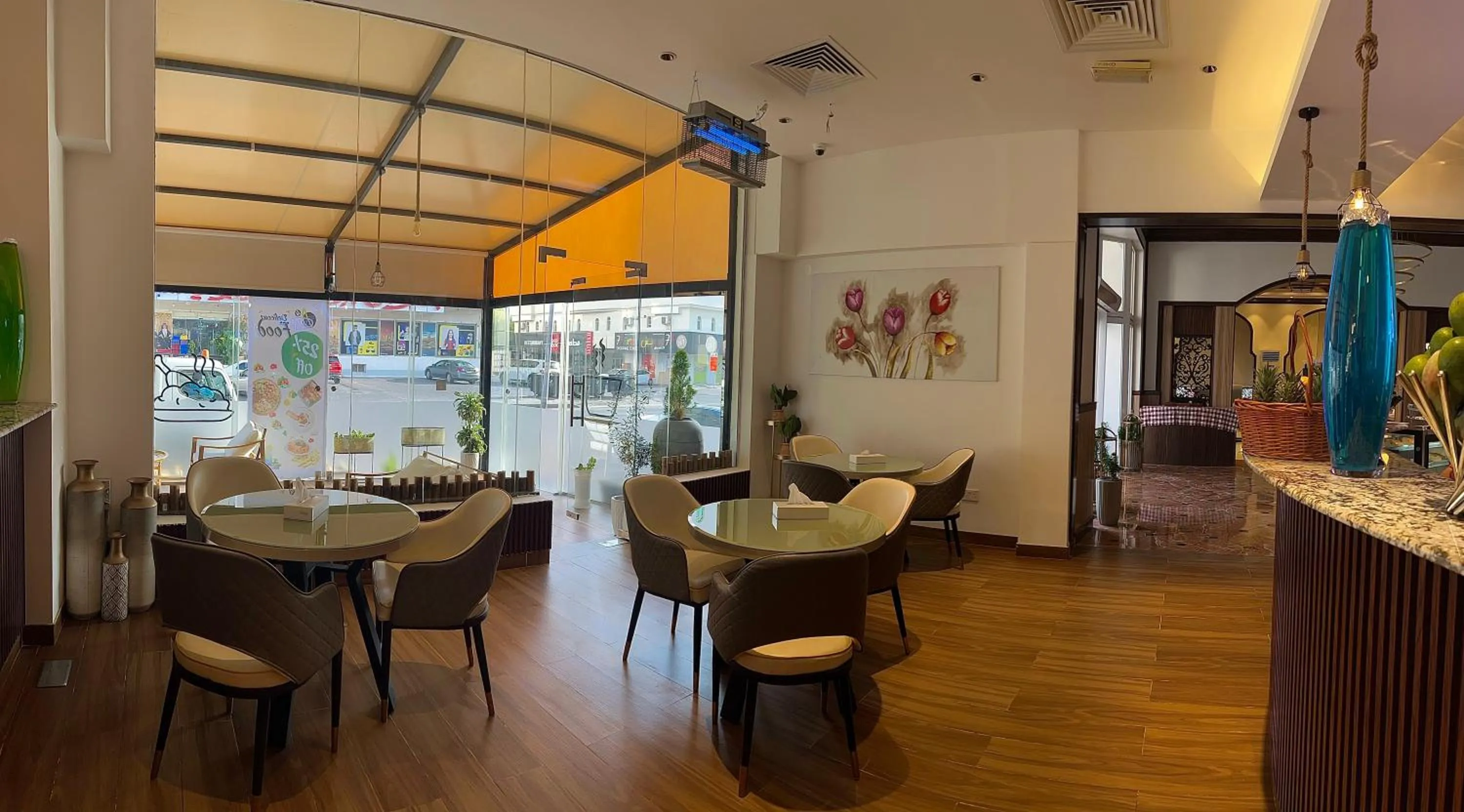 Restaurant/places to eat in Al Maha Int Hotel Oman