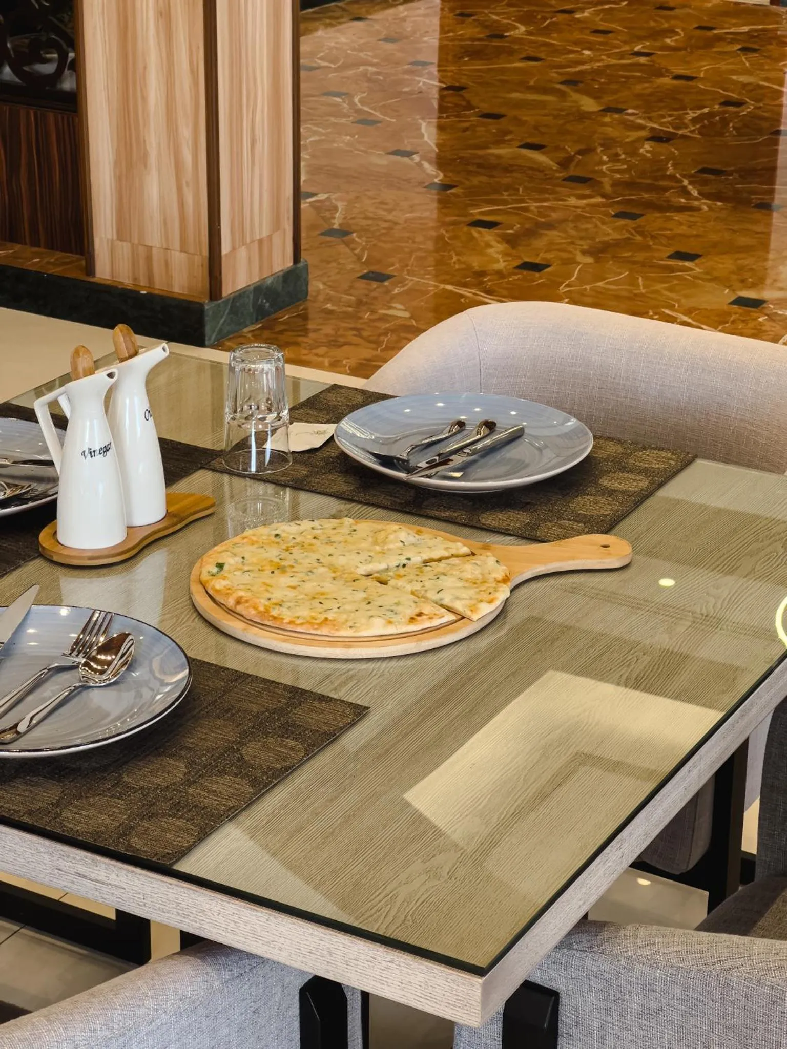 Restaurant/places to eat in Al Maha Int Hotel Oman