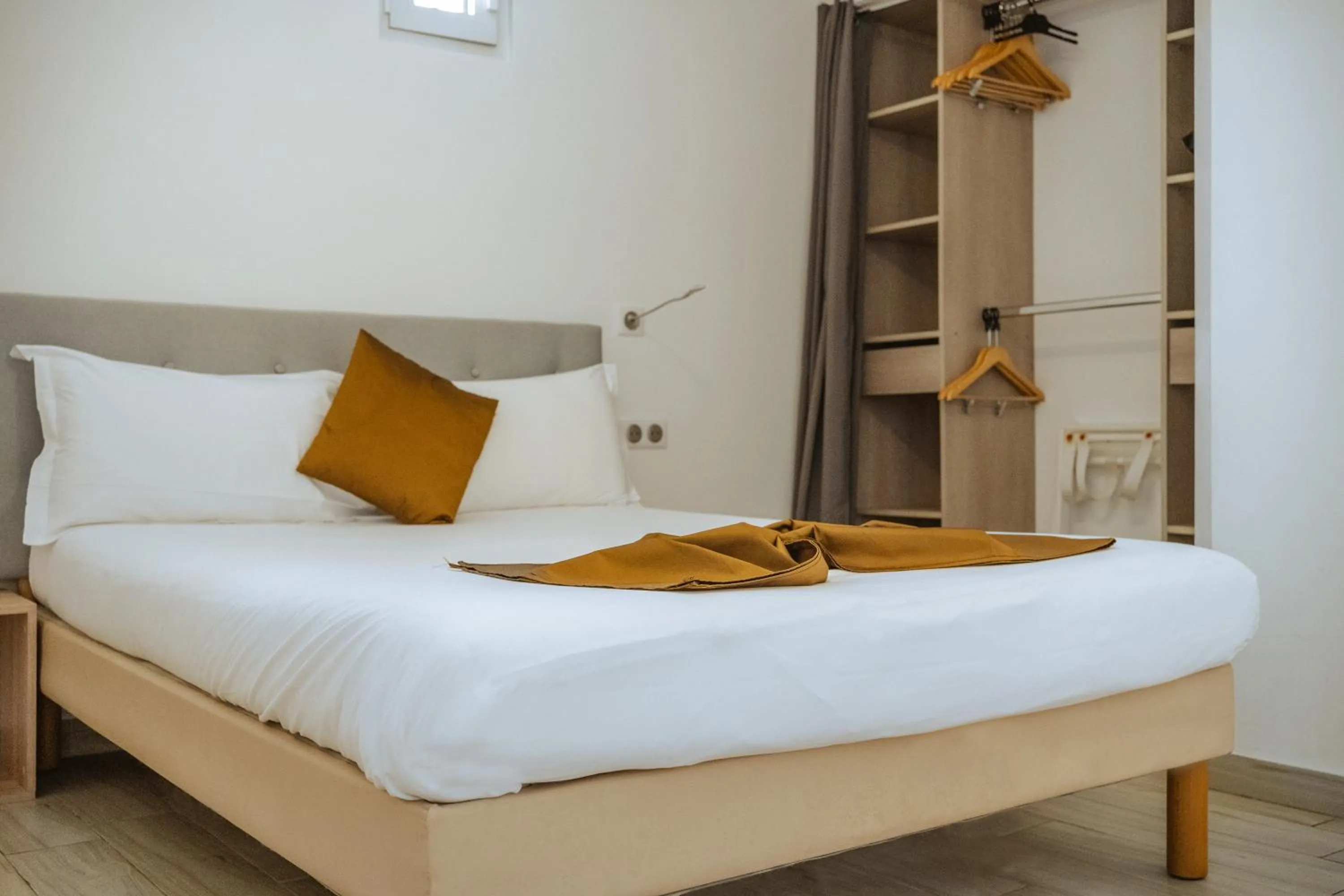 Bed in Hôtel du Bord de Mer "Le Vanillé"