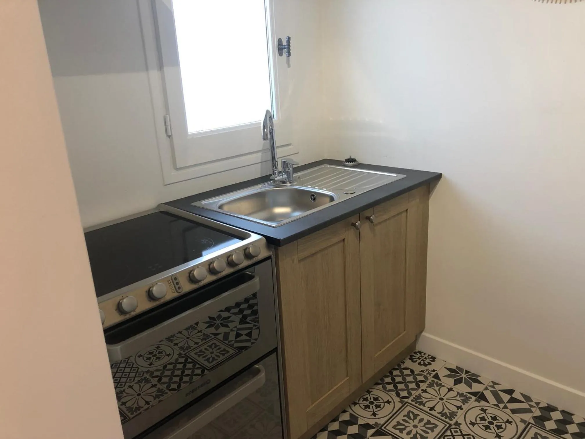 stove in Hôtel du Bord de Mer "Le Vanillé"