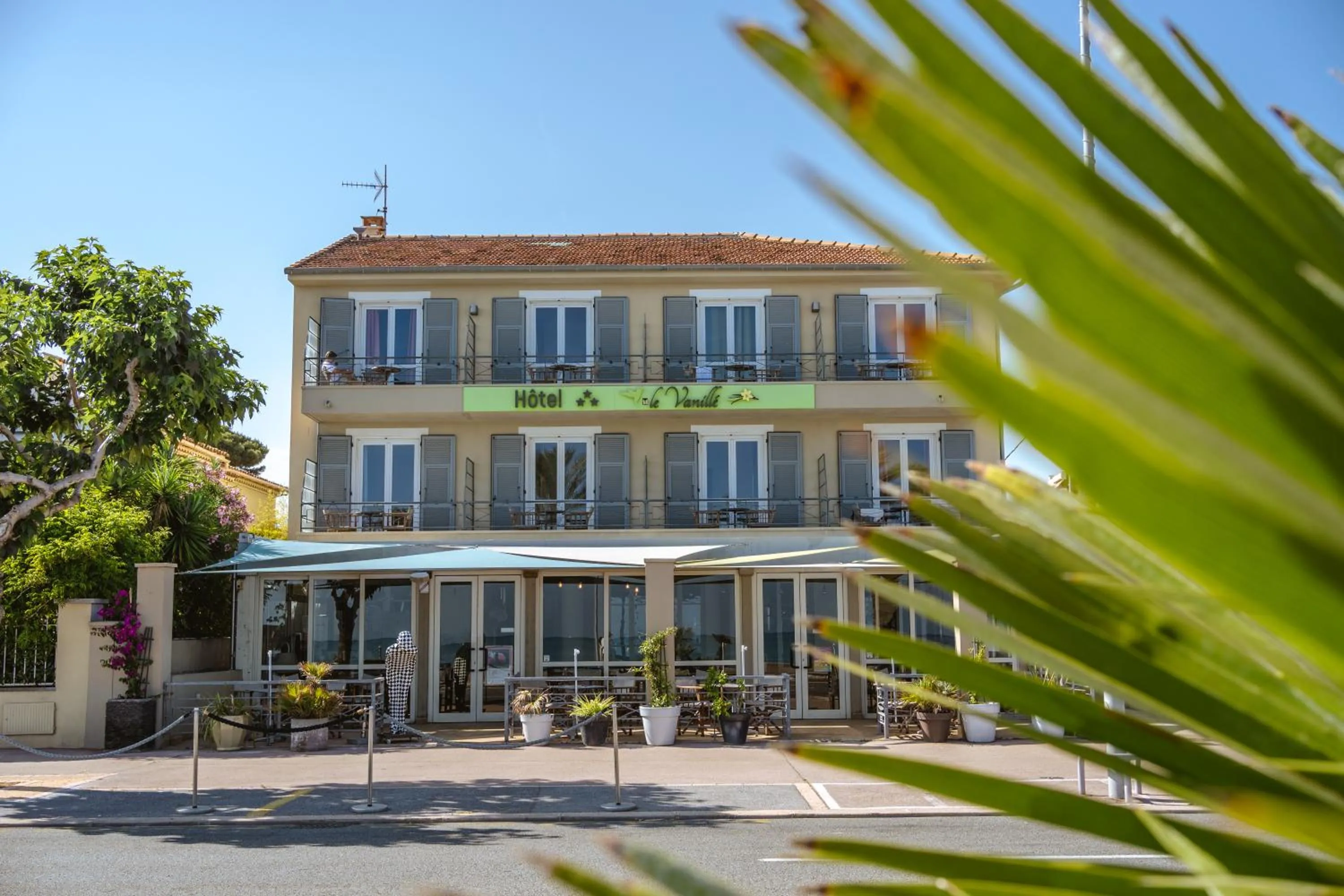 Property building in Hôtel du Bord de Mer "Le Vanillé"