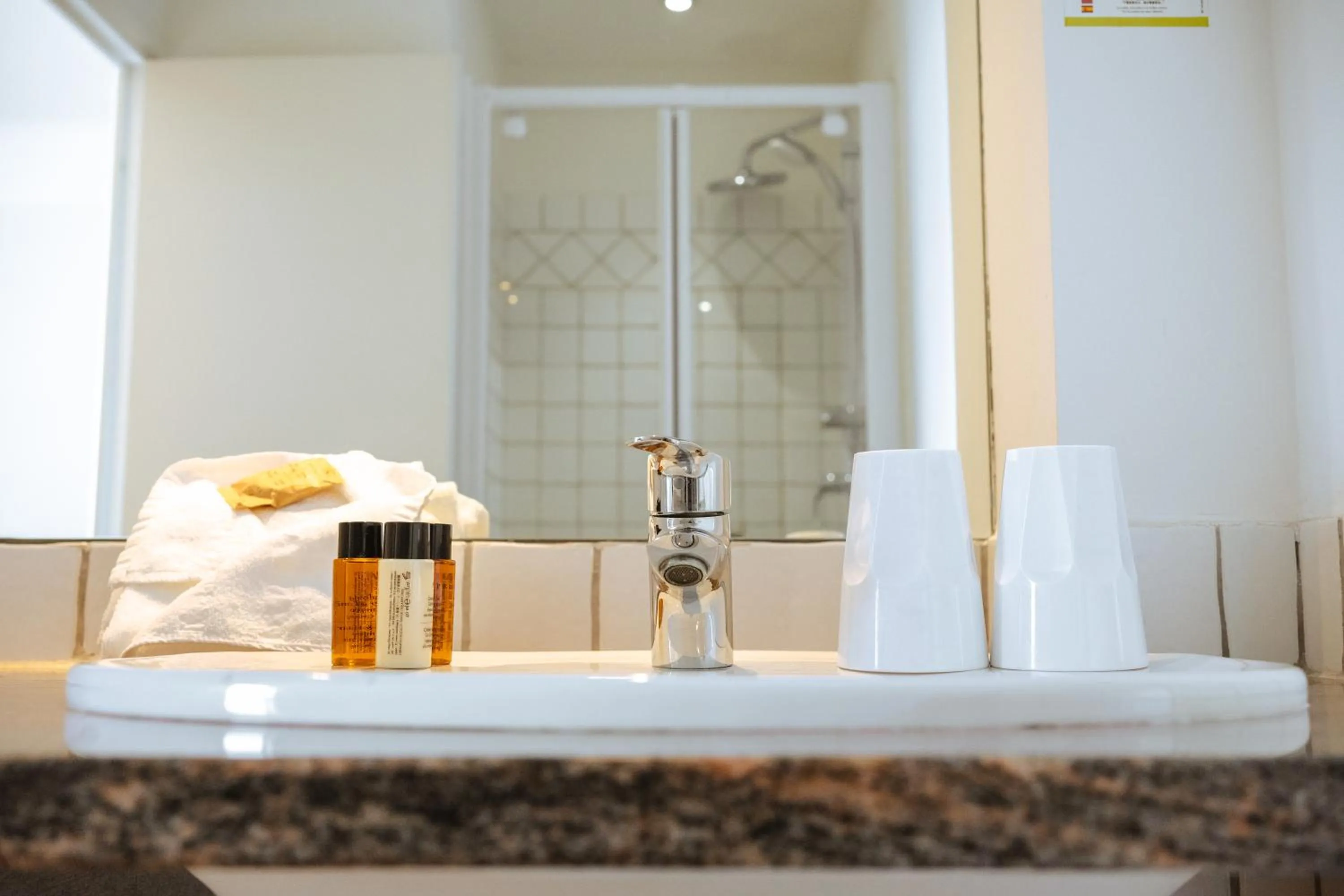 Shower in Hôtel du Bord de Mer "Le Vanillé"