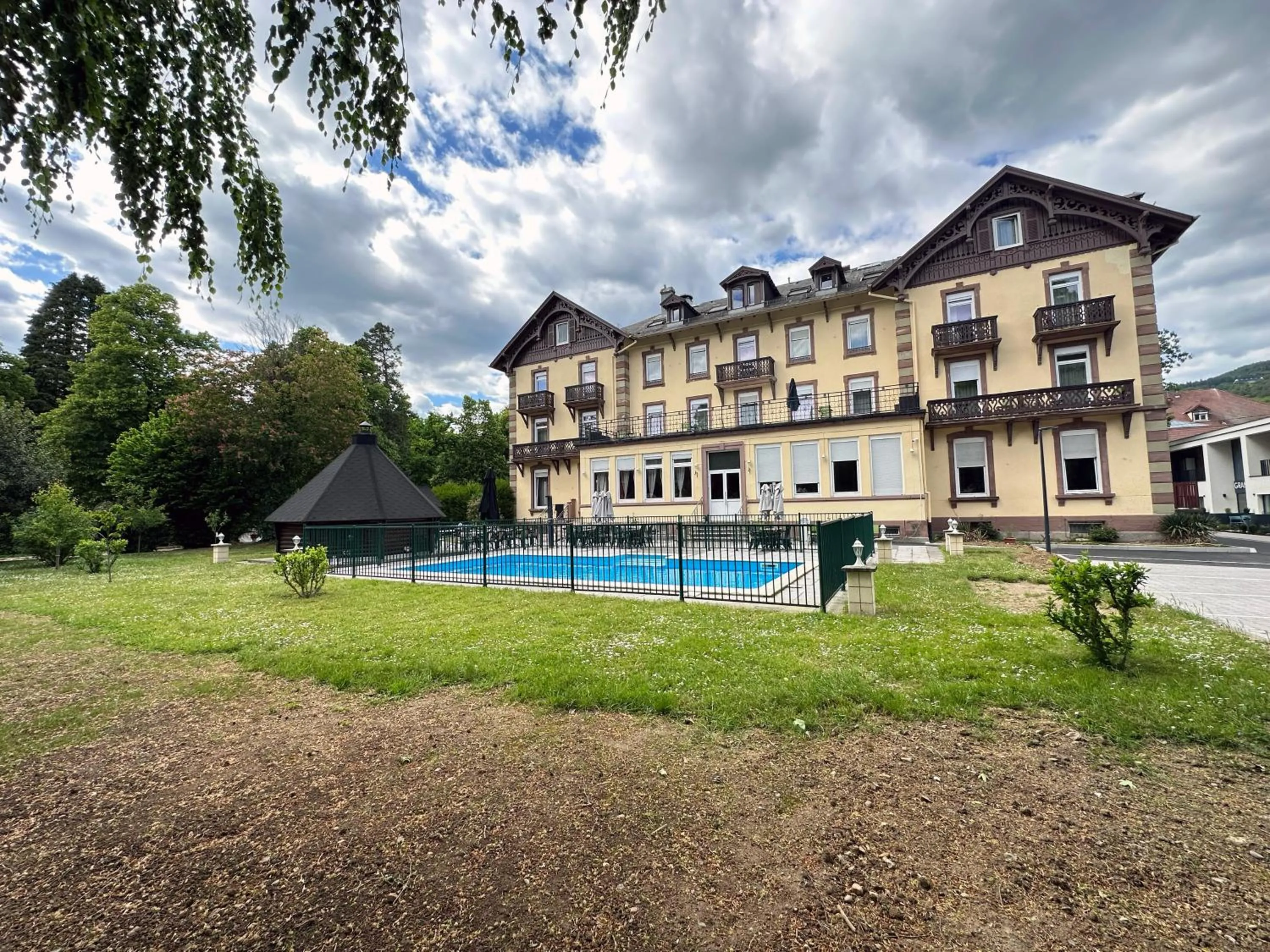 Swimming pool in Brit Hotel Grand Hotel Munster