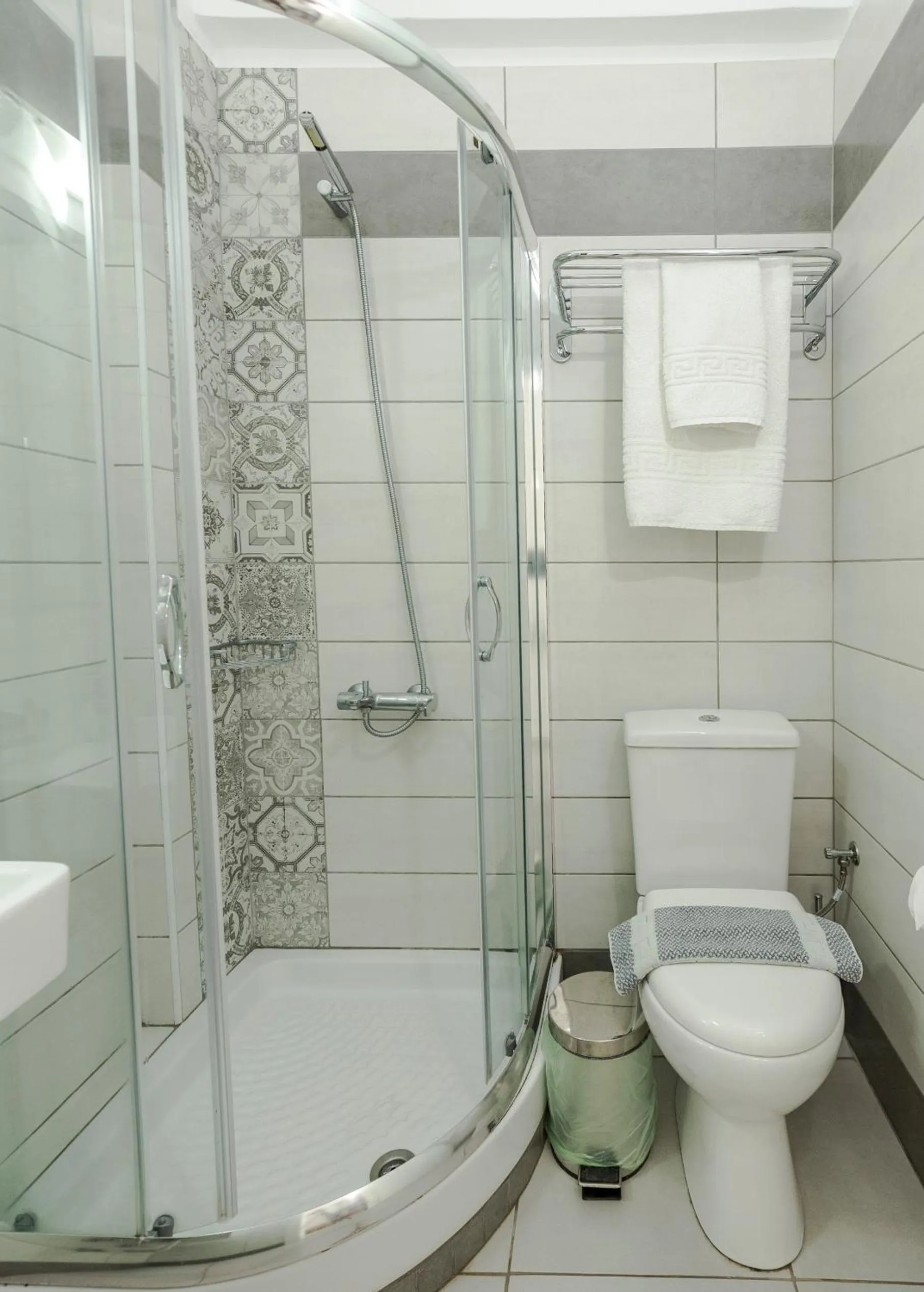 Shower in Castell Hotel