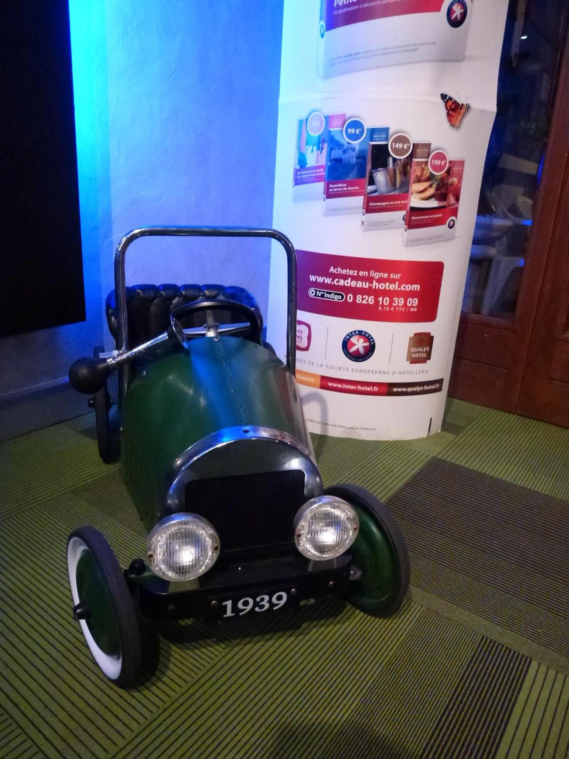 Decorative detail in The Originals Access, Hôtel La Dousseine, Dreux Nord