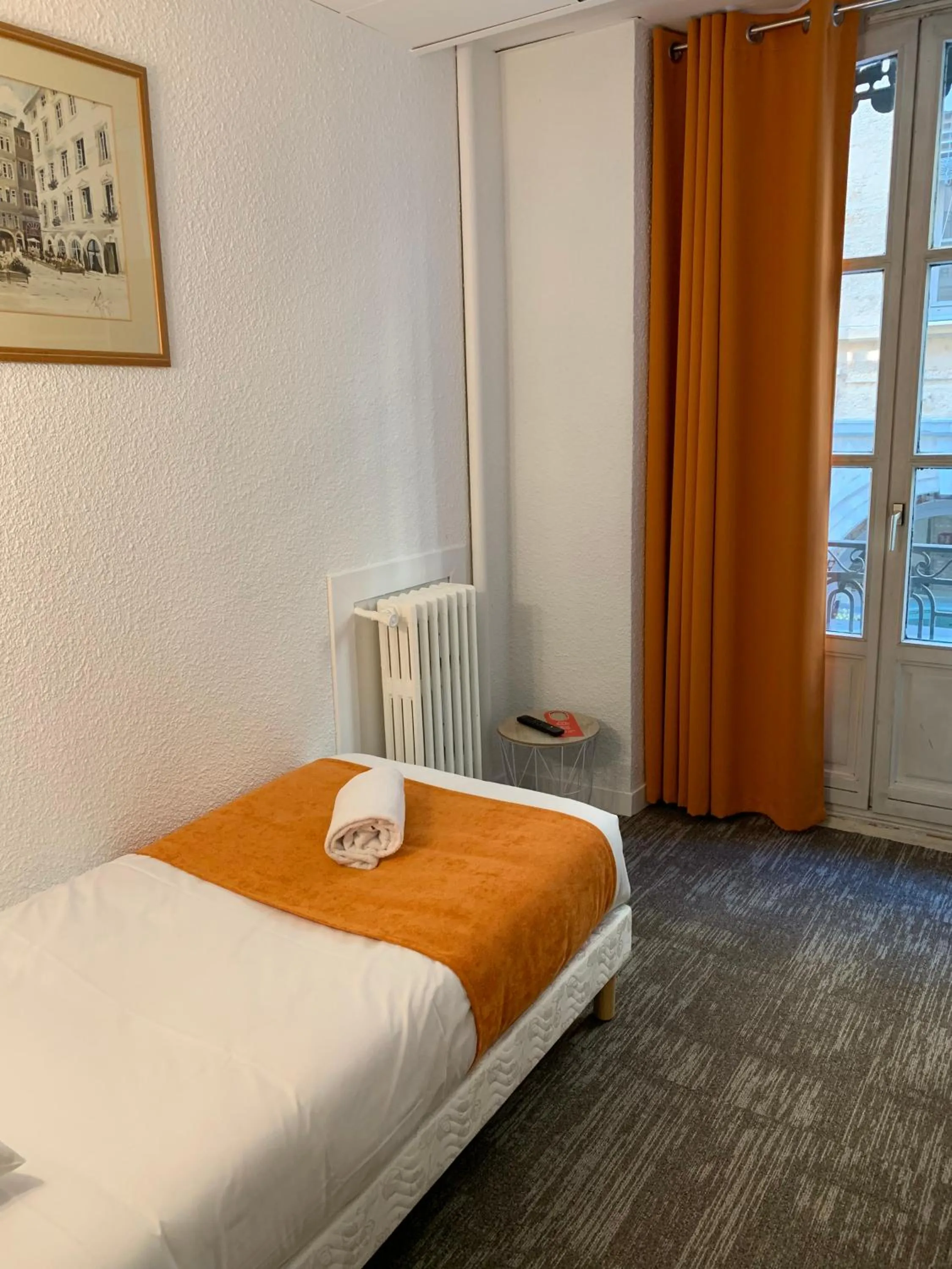 Bed in Hotel de Bretagne