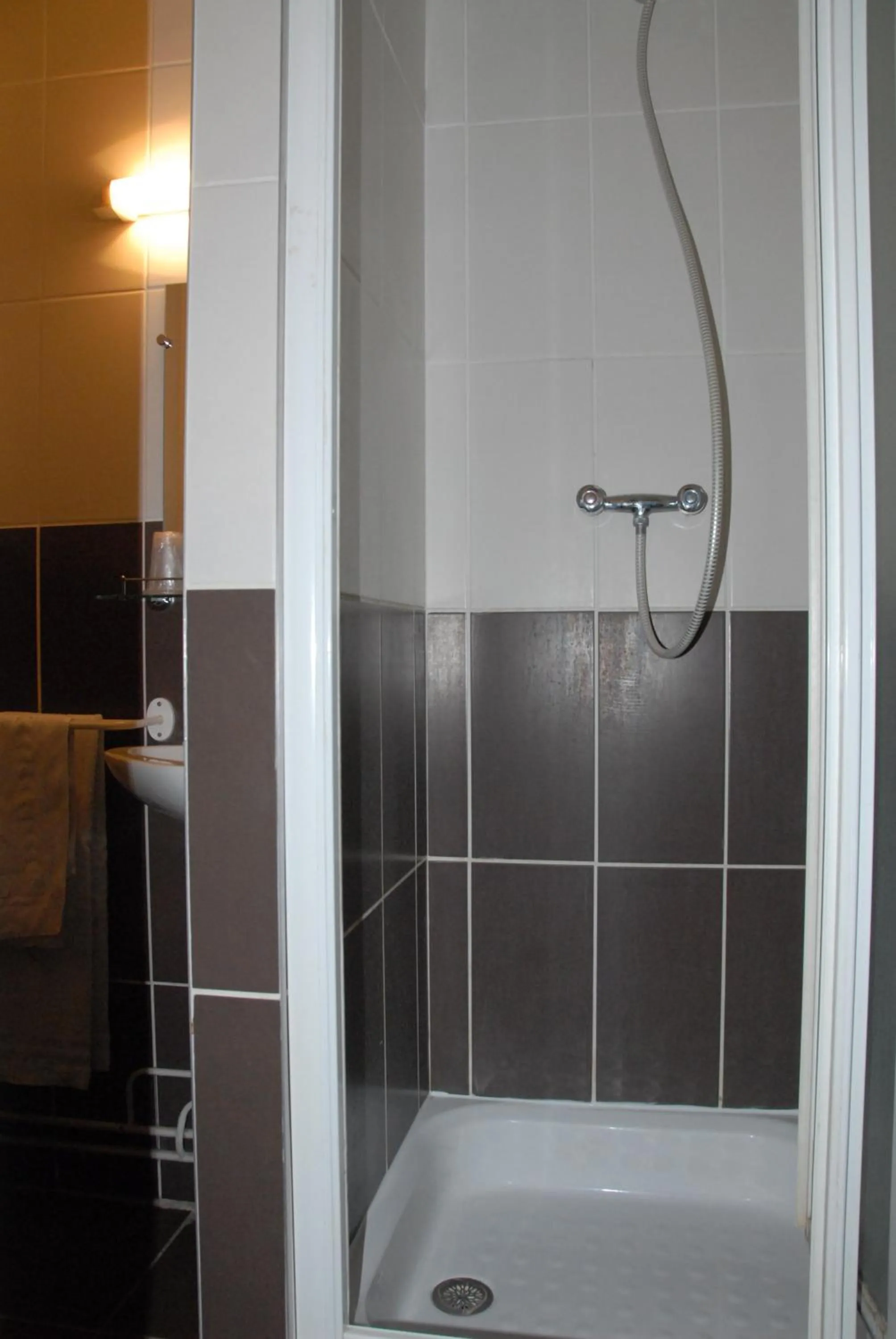 Bathroom in Hotel de Bretagne