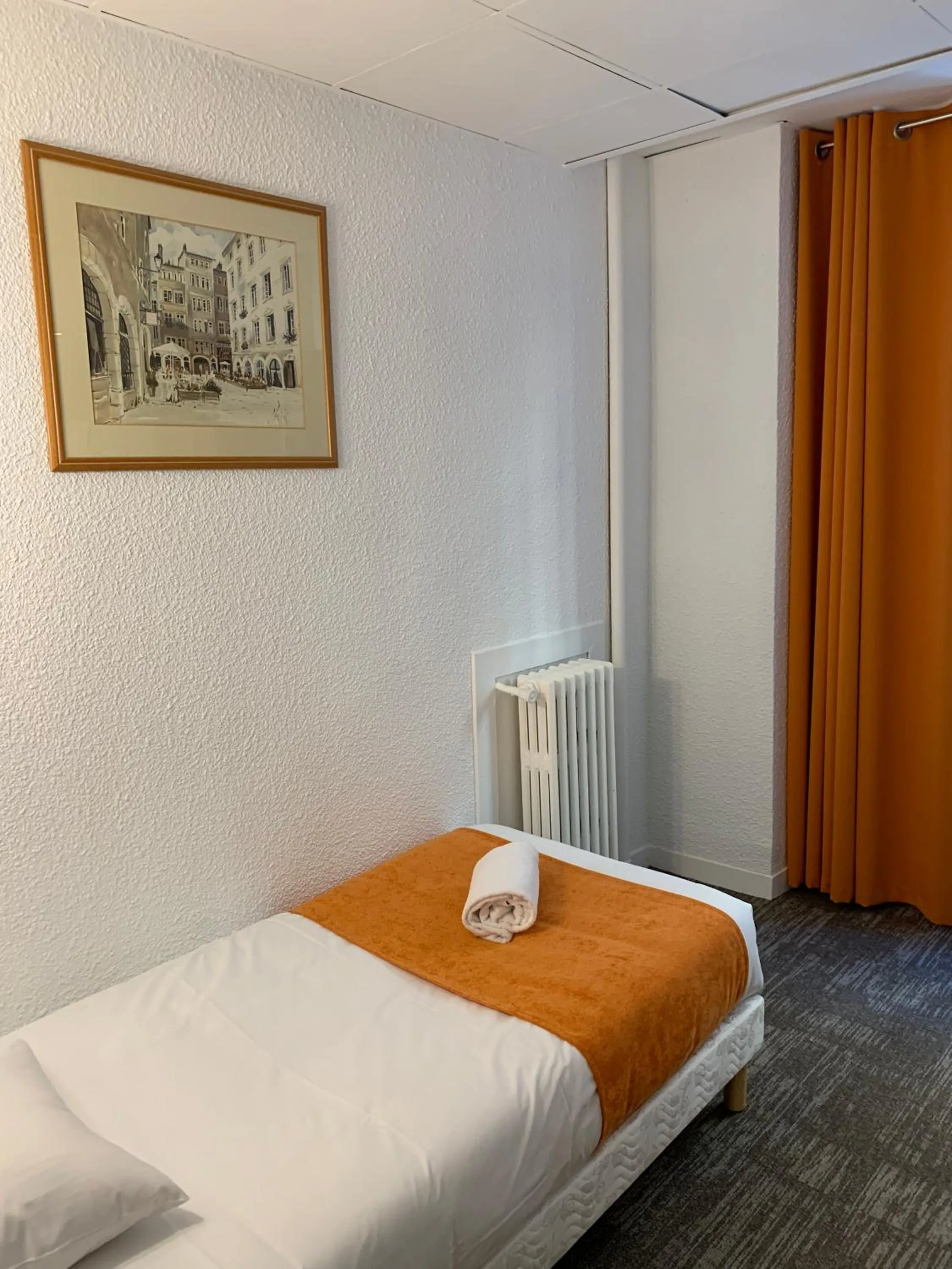 Bed in Hotel de Bretagne