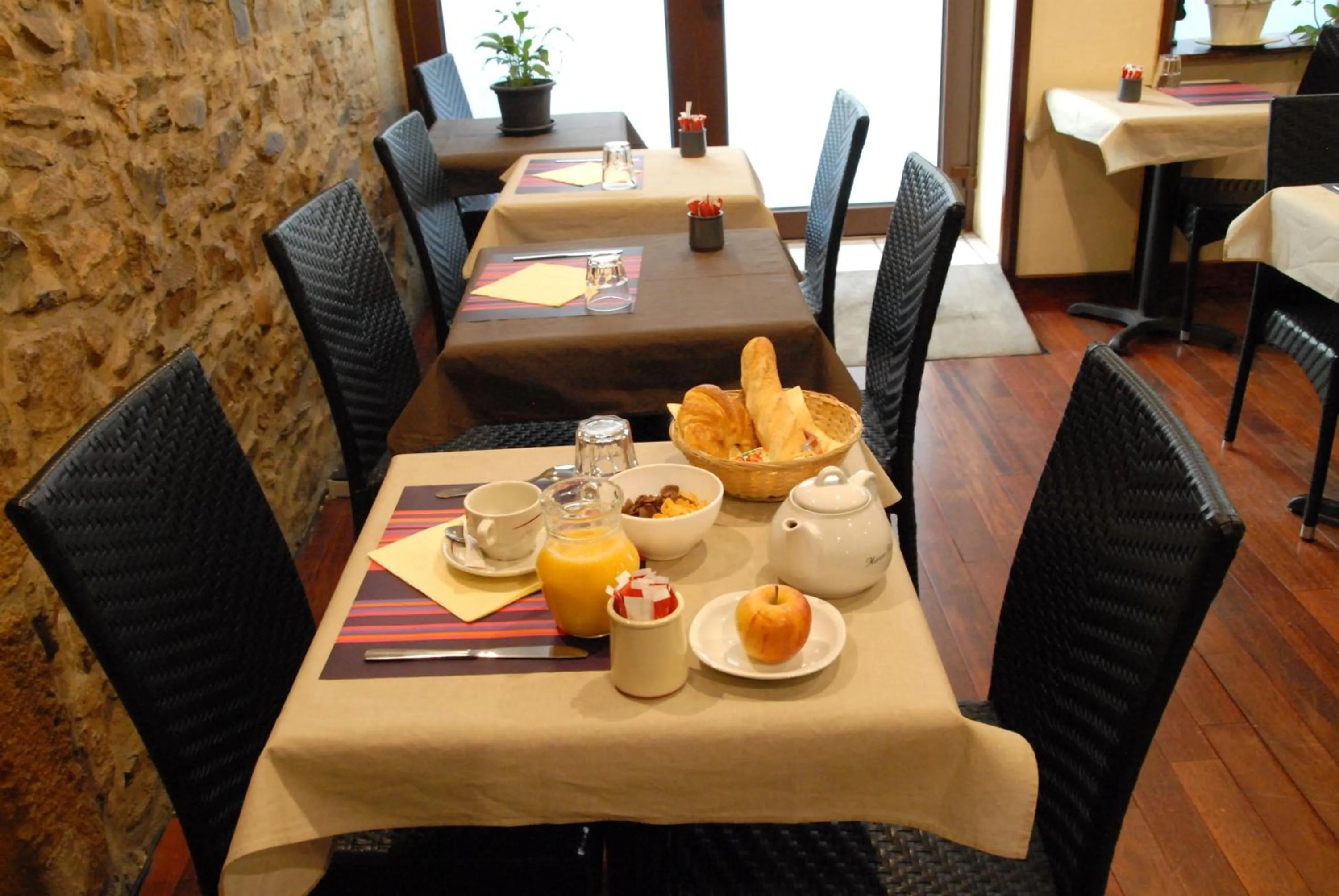 Restaurant/places to eat in Hotel de Bretagne