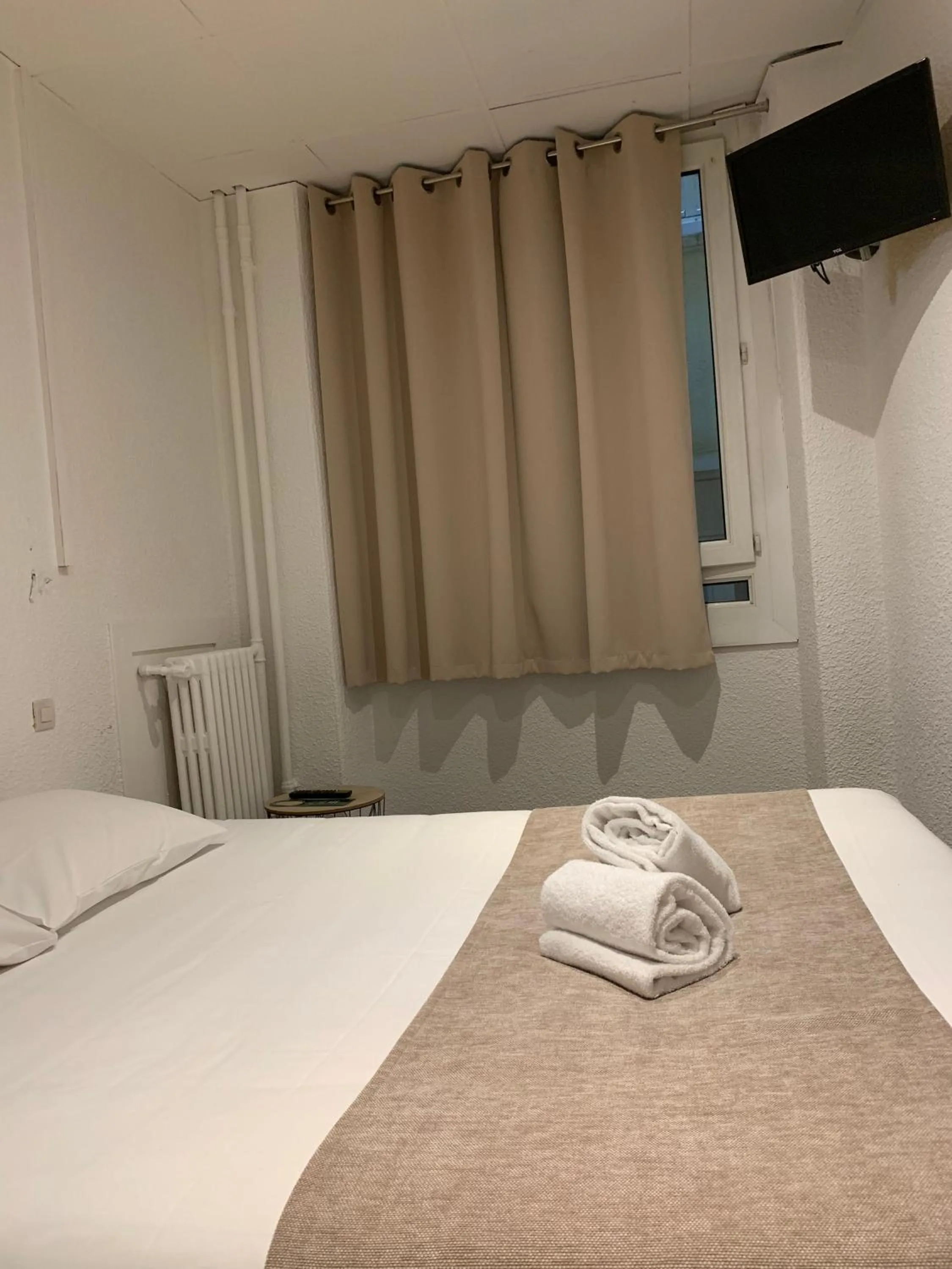 Bed in Hotel de Bretagne